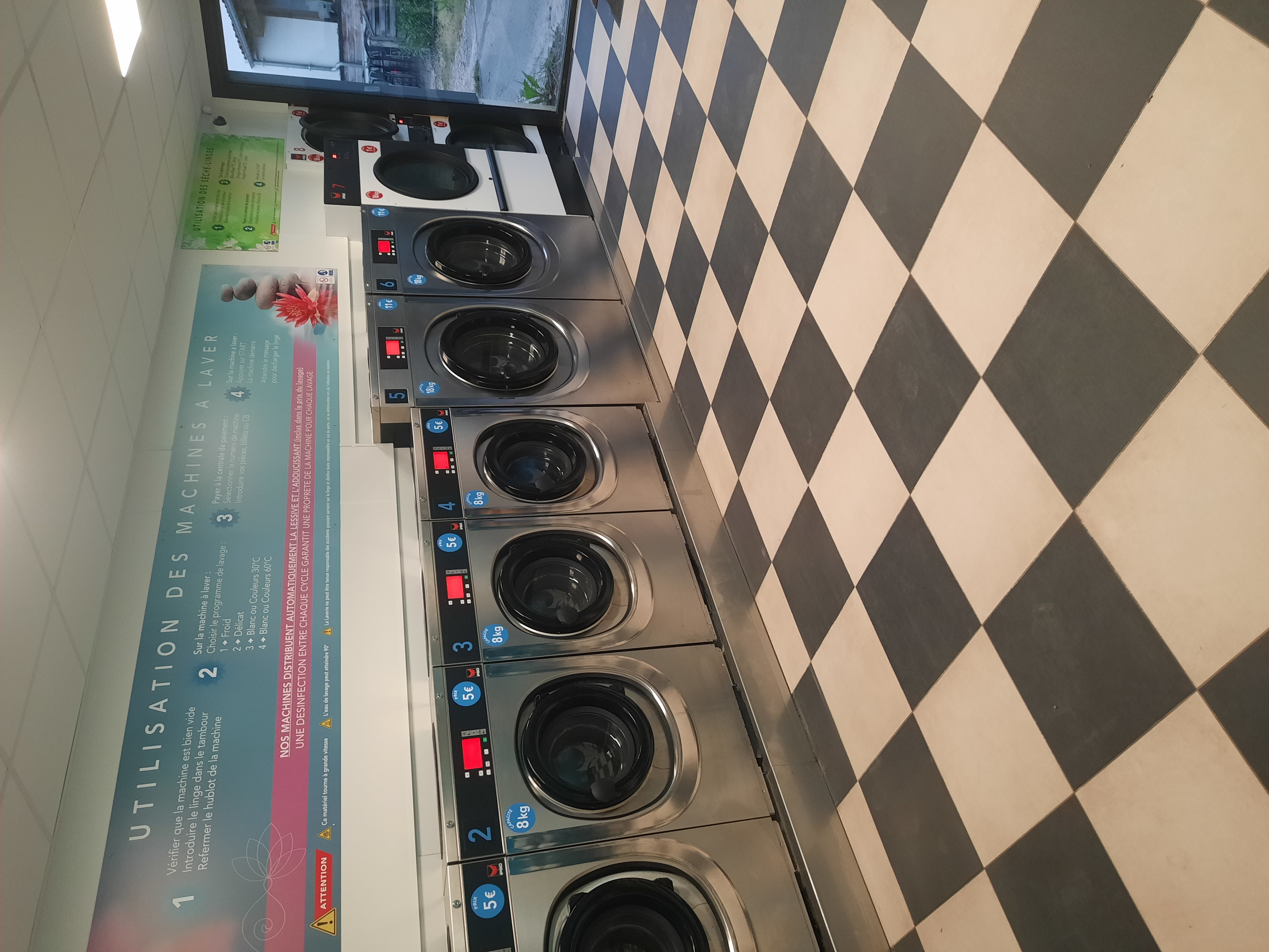 A vendre cause retraite matériel IPSO   installé 11/2019 dans un local, 4 machine 8kg,  2 machine 18kg, 1 sèche linge grande capacité et 1 double central de paiement gérer par Lm contrôle,  1 table à repasser professionnelle,  1 karcher  pour tapis et moquette !!!!
Le prix indiqué est TTC,  donc TVA récupérable 20% !!!!
Le prix du local de 61 m2 entièrement agencé est de 30 Milles euros !!!!
Pour plus d'informations veuillez nous contacter !!!