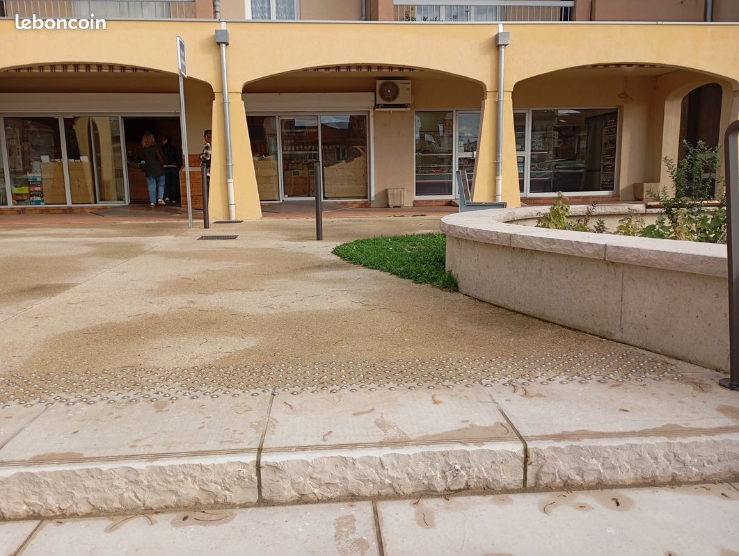 Boucherie charcuterie traiteur, magasin refait à neuf en 2016 situé au centre ville  
de Bourg de Péage (Drôme, 26)
En activité depuis 2001
Vente pour retraite
Des travaux ont été réalisés en 2024 au centre ville
Stationnements gratuits