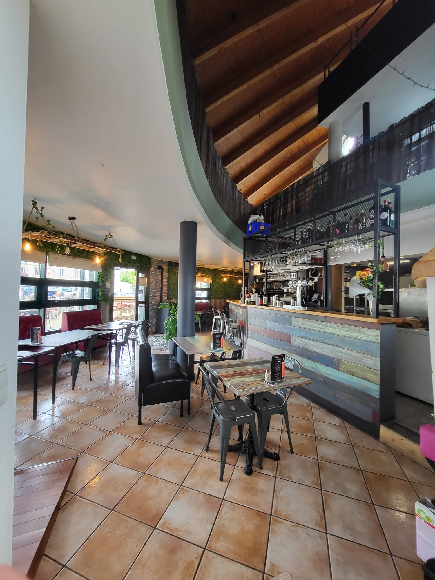 Bar pub restaurant licence 4