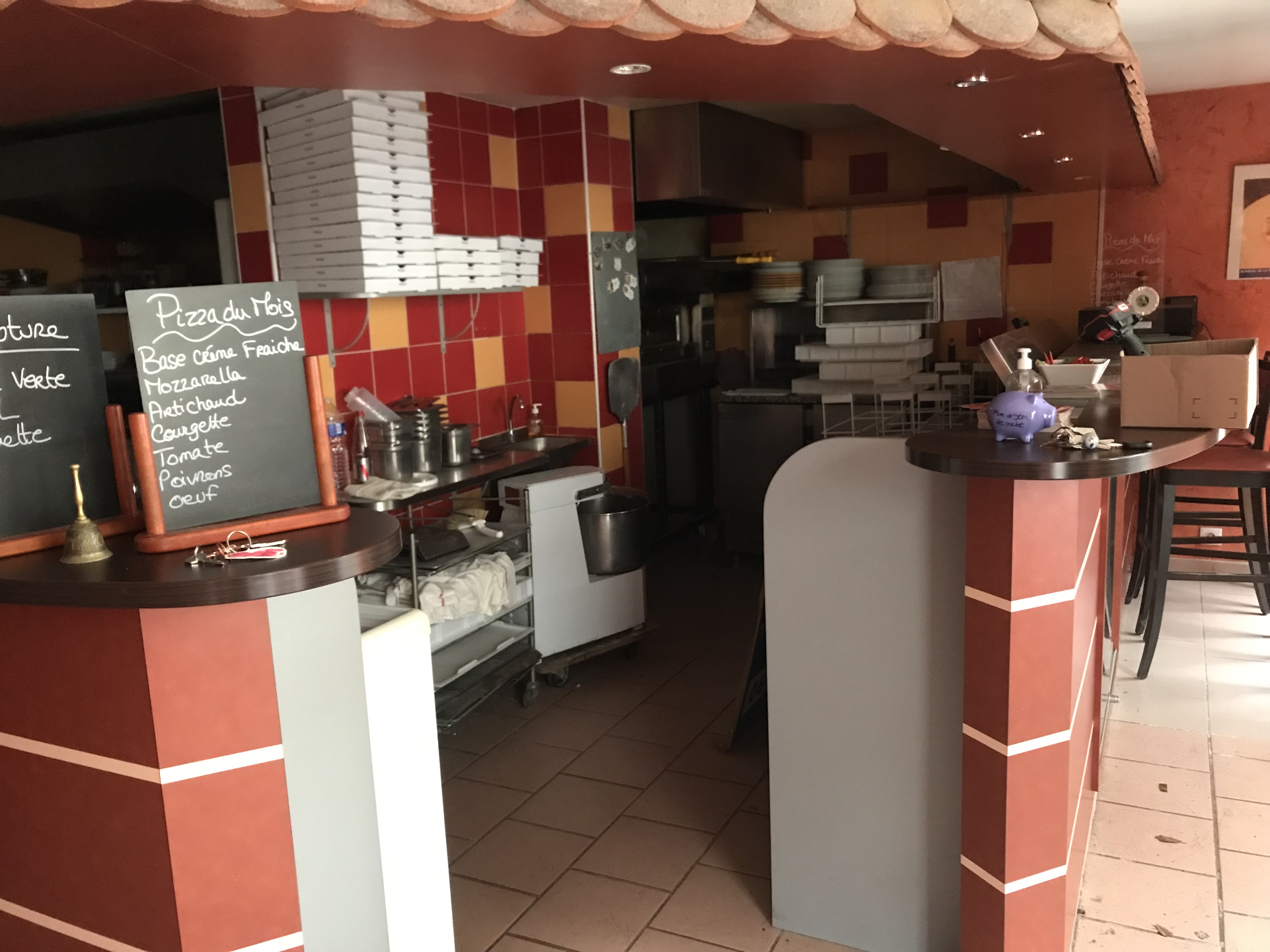 LOCATION EQUIPÉ PIZZERIA ACTUELLEMENT AVEC TOUS LE MATERIEL PRET A FONCTIONNE 
PEUT ETRE UTILISÉ ÉGALEMENT EN RESTAURANT TRADITIONNEL
OU CREPERIE
45 COUVERTS
+ TERRASSE
ENV 90 M2
LOCATION + PETIT PAS DE PORTE POUR LE MATERIEL