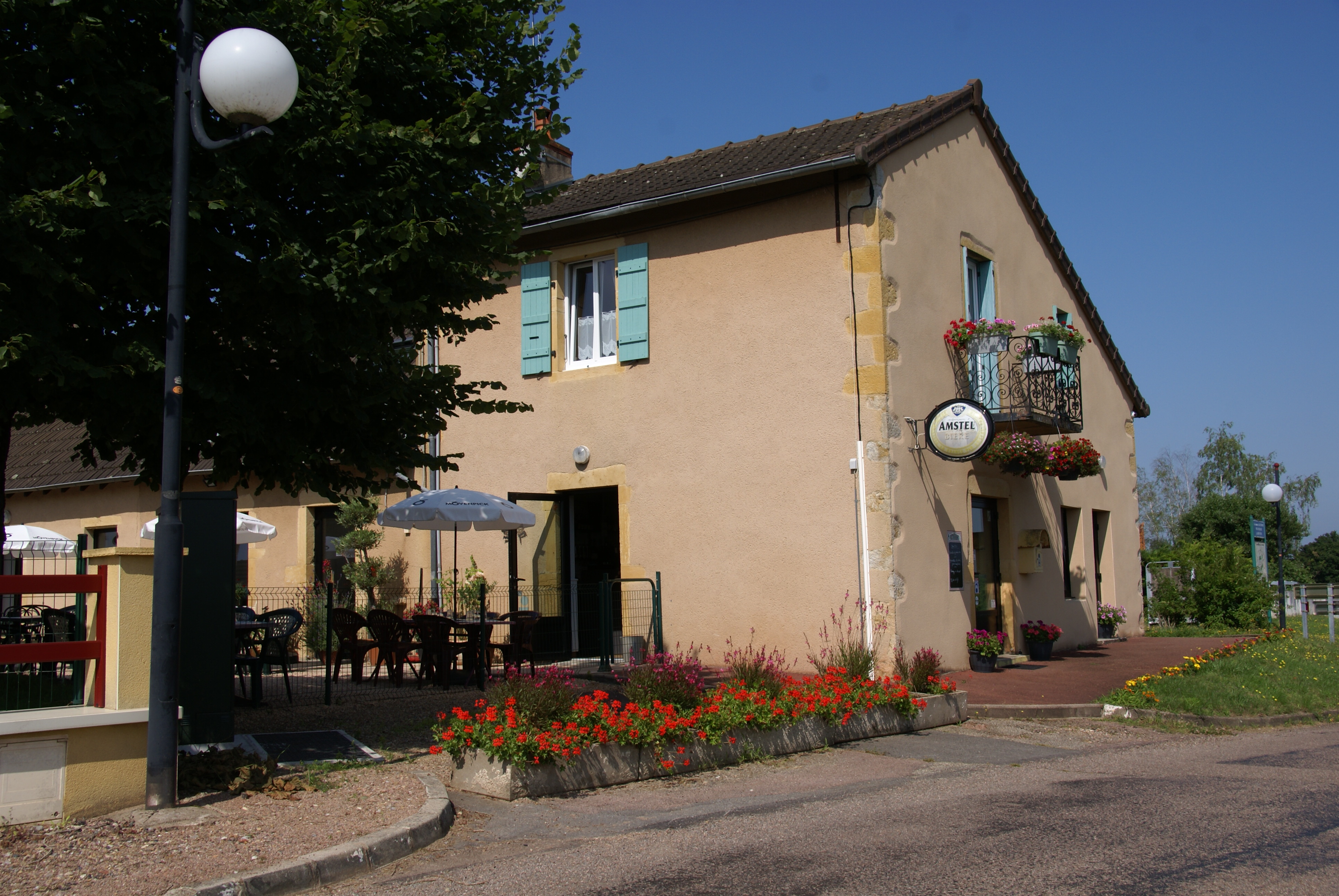 Nouveau challenge de vie ! Un bar-restaurant à exploiter au coeur de la campagne charolaise !