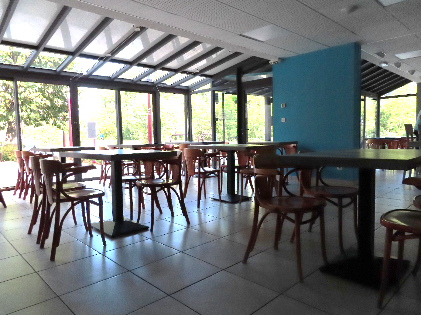 Multiservices : Bar -Restaurant - Alimentation