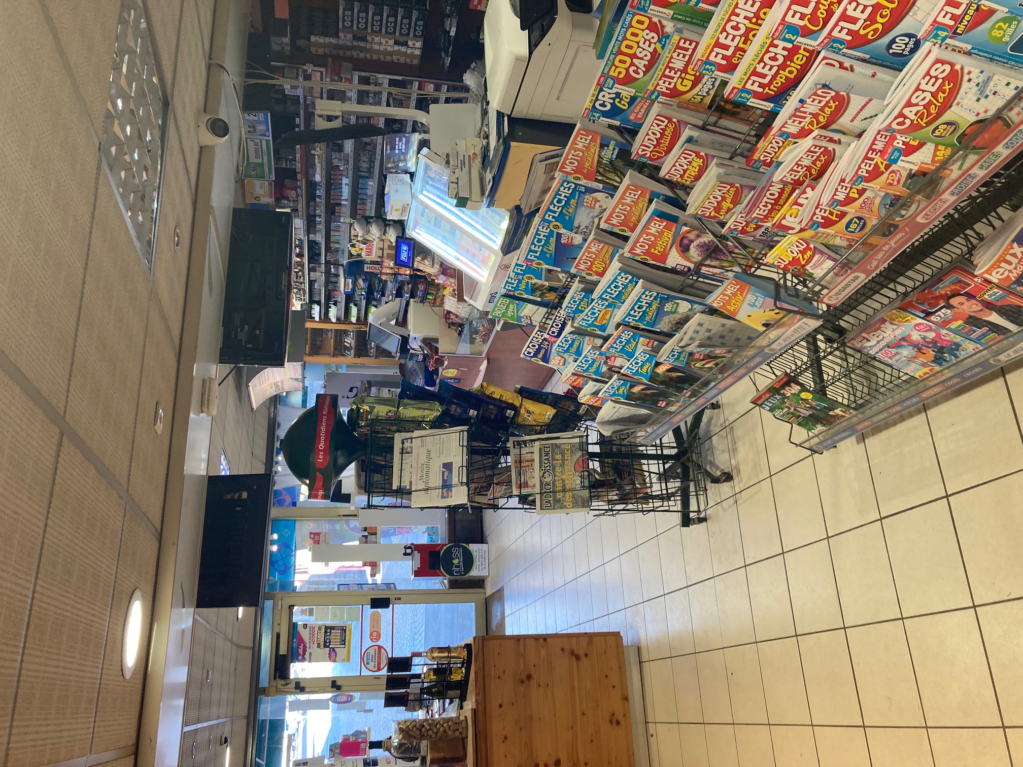 À VENDRE – Bureau de Tabac au cœur de Mirecourt

Situé dans une rue commerçante dynamique de Mirecourt, ce bureau de tabac bénéficie d’un emplacement stratégique avec une belle visibilité et un fort passage quotidien.

Commerce de proximité reconnu avec une clientèle fidèle et un important potentiel de développement.

Activités exploitées :
Tabac
Française des Jeux (FDJ)
Carterie
Vins & spiritueux
Cadeaux & articles divers
Le local :
Surface d’environ 70 m² + bureau + grande réserve
Commerce fonctionnel et bien agencé
Emplacement attractif en centre-ville
Les atouts :
Rue commerçante active
Activité diversifiée
Gros potentiel de développement
Clientèle régulière
Idéal pour une première affaire ou une reconversion professionnelle

Prix du fonds : 95 000 €

Belle opportunité clé en main pour commerçant souhaitant reprendre une activité rentable et développer de nouveaux axes commerciaux.