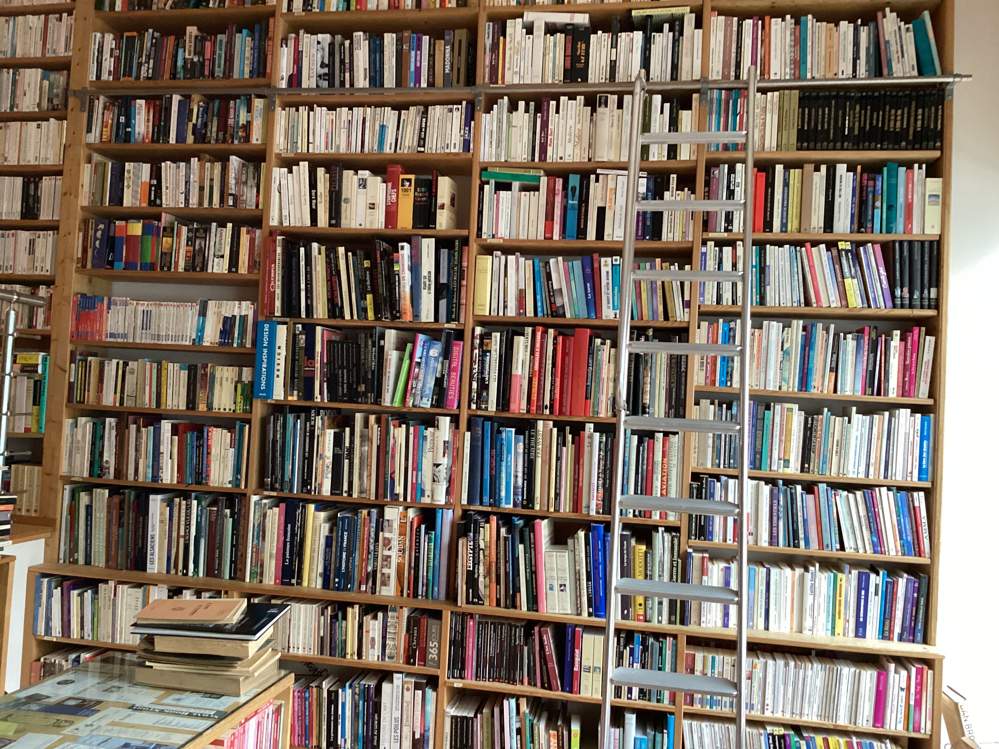 Après vingt ans d’exploitation la librairie Graffiti est à vendre pour cause de départ à la retraite.

Les murs sont à vendre, le fonds, ainsi que le stock.

La reprise du stock est à définir, suivant le souhait de l’acheteur.