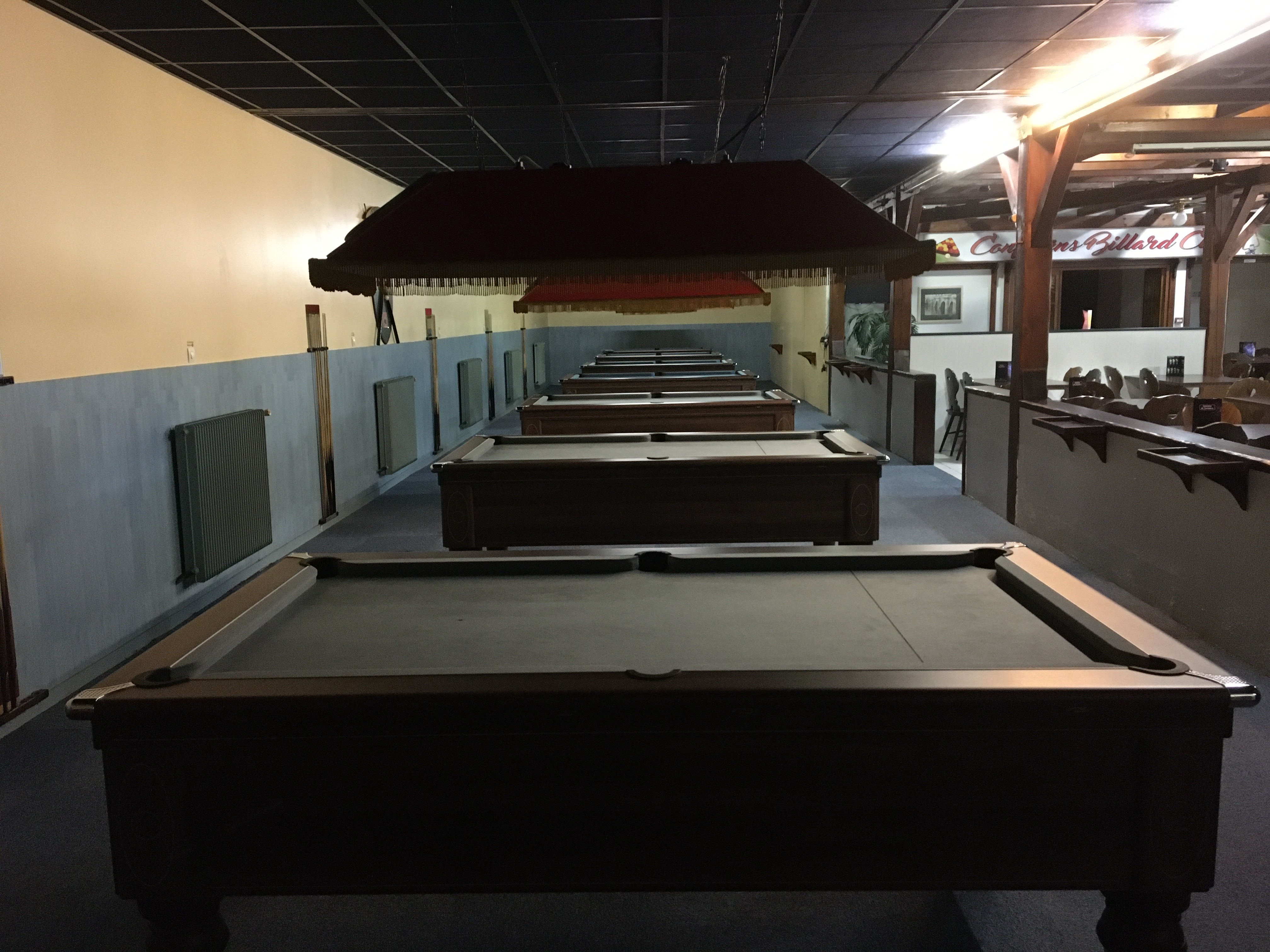 A saisir pour cause de retraite très bel établissement .
Bar , restauration , salle de billards Anglais .
Affaire tenue depuis 31 ans .
Vente du fond de commerce ainsi que des murs  avec logement de 114m2 .
N'hésitez pas à me contacter pour plus de renseignements .