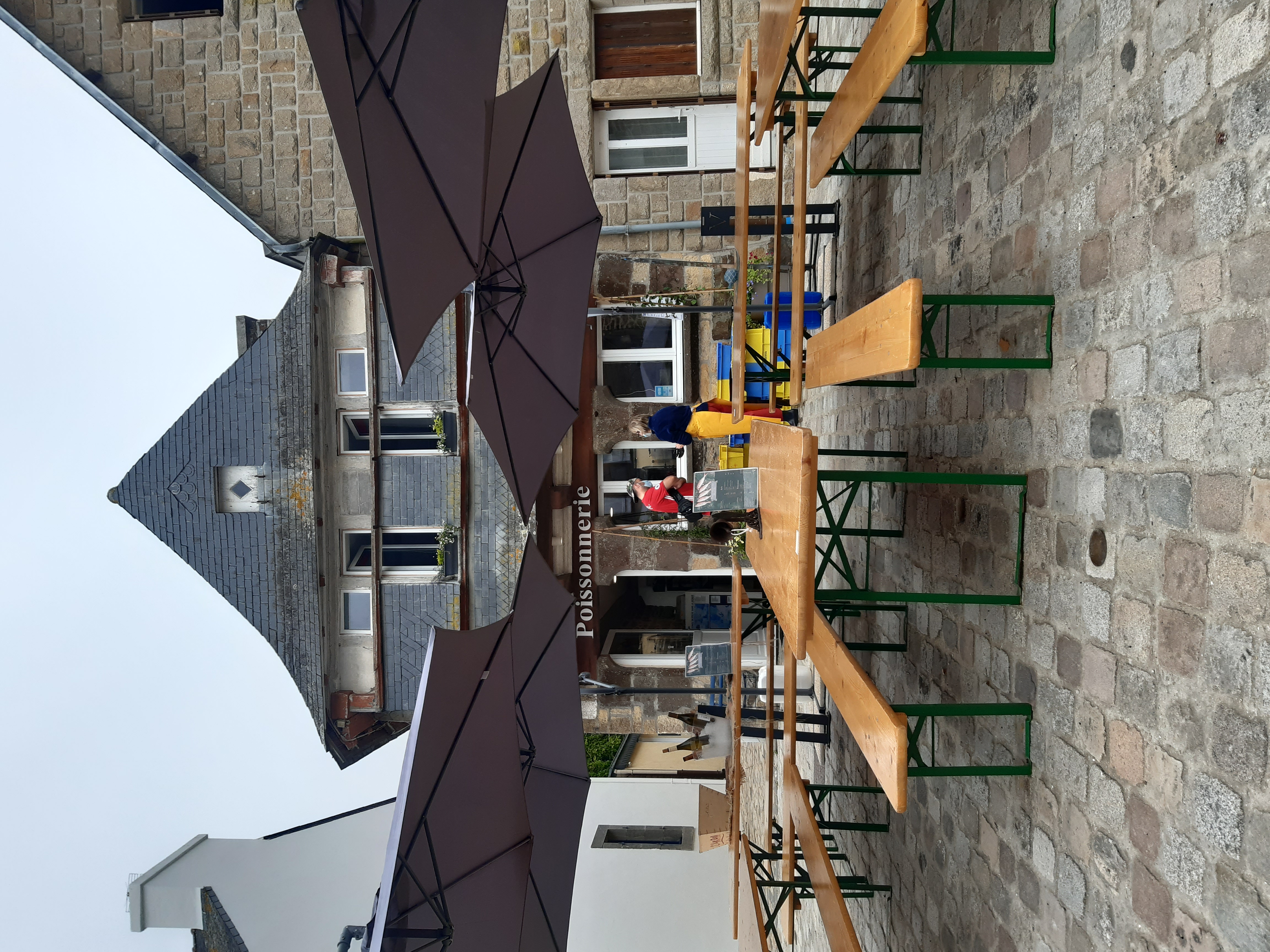 A vendre fdc 2x 35 m2 plus 50couverts en terrasse. Licence R
Ca 335ke htx. rebe 50ke une voiture avec un berlingo plastifié qui est fiable.
bâtisse de 1540 c'est une affaire à développer. Un charme de dingue.
loyer 1200htx.
pas de contrats, pas de personnel. accompagnement mini 2 semaines pour criées et étal.
Machine à glace 1tonne jours 4 an elle vaut 9000 htx. tous les travaux ont entre 5 et 7 ans. local nickel.
four rational 7 ans. vivier ok vivier de stockage dispo neuf.


sur le marché classique l'affaire vaut 100 ke possibilité d'un deuxième véhicule.