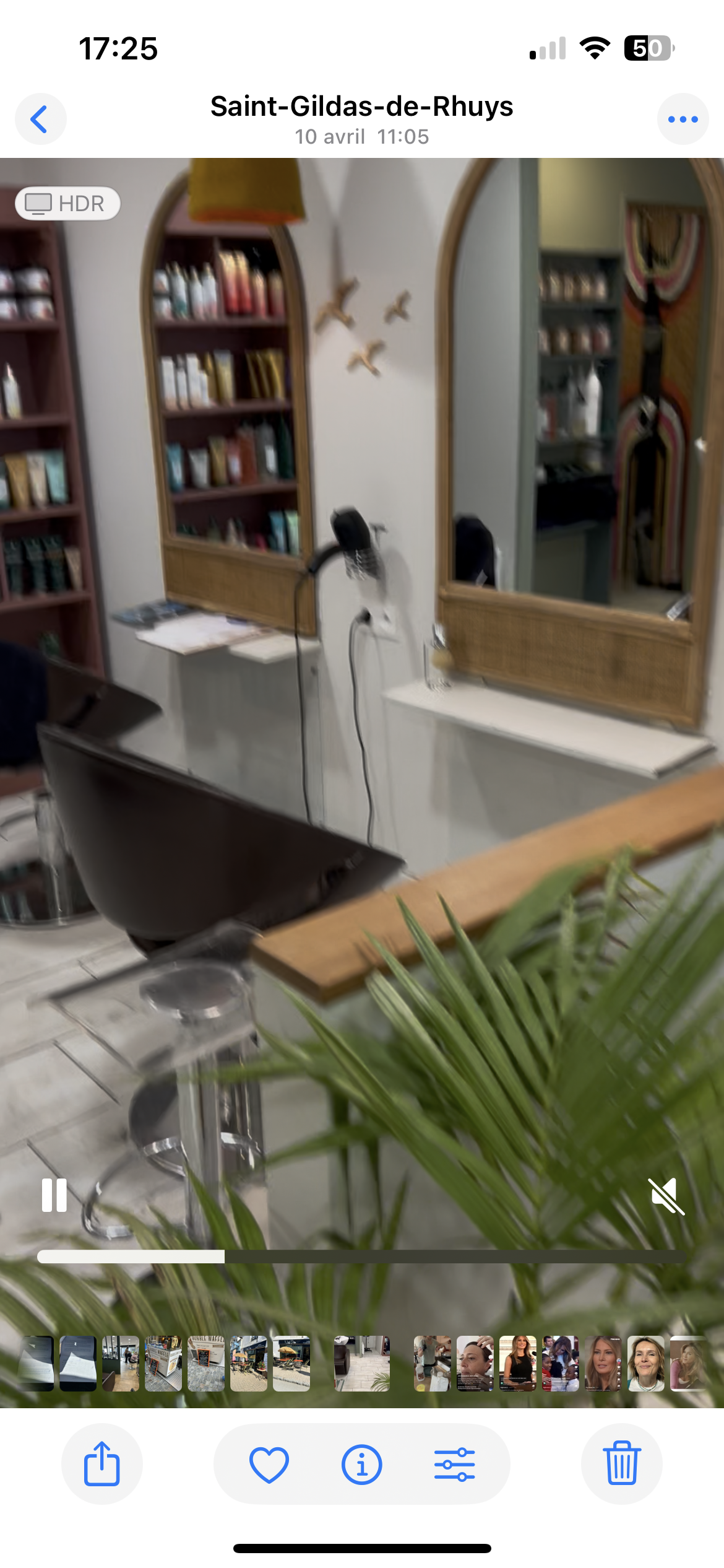Emplacement exceptionnel en bord de mer, dans une station balnéaire de Bretagne, très fréquent. Le flux touristique est multiplié par cinq l’été, assurant une forte rentabilité saisonnière.
Salon, lumineux, bien équipé, avec une clientèle locale, fidèle et un fort potentiel de développement. Clé en main, idéal pour professionnel, souhaitant A, qualité de vie rentabilité. 
Vous bénéficierez aussi d’une arrière-cuisine
Point fort :
Emplacement numéro un
Affluence estival fois cinq
Rentable et prêt à travailler
Tarif : 20 000 € sans le mobilier
Loyer : 1400 € avec un bail 3 6,9
            30 000 € tout équipé