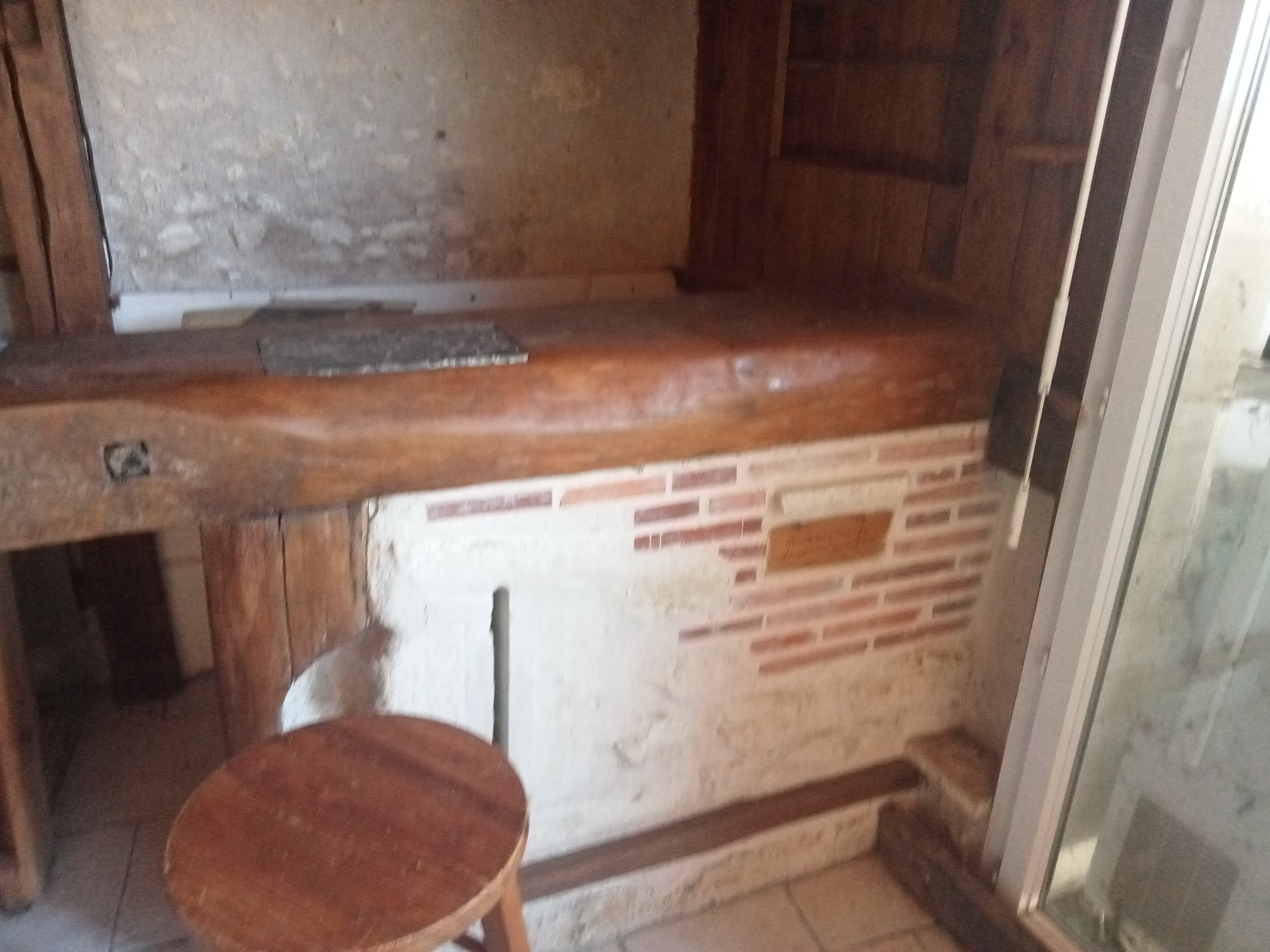 Installé depuis 9 ans, dans un village de 600 habitants, situé à 20 km de k LOCHES et à 20 km du zoo de Beauval, épicerie avec un rayon traiteur, un four pour la cuisson du pain et des viennoiseries. CA 270 000 €
Possibilité de prévoir un coin café
vente cause retraite