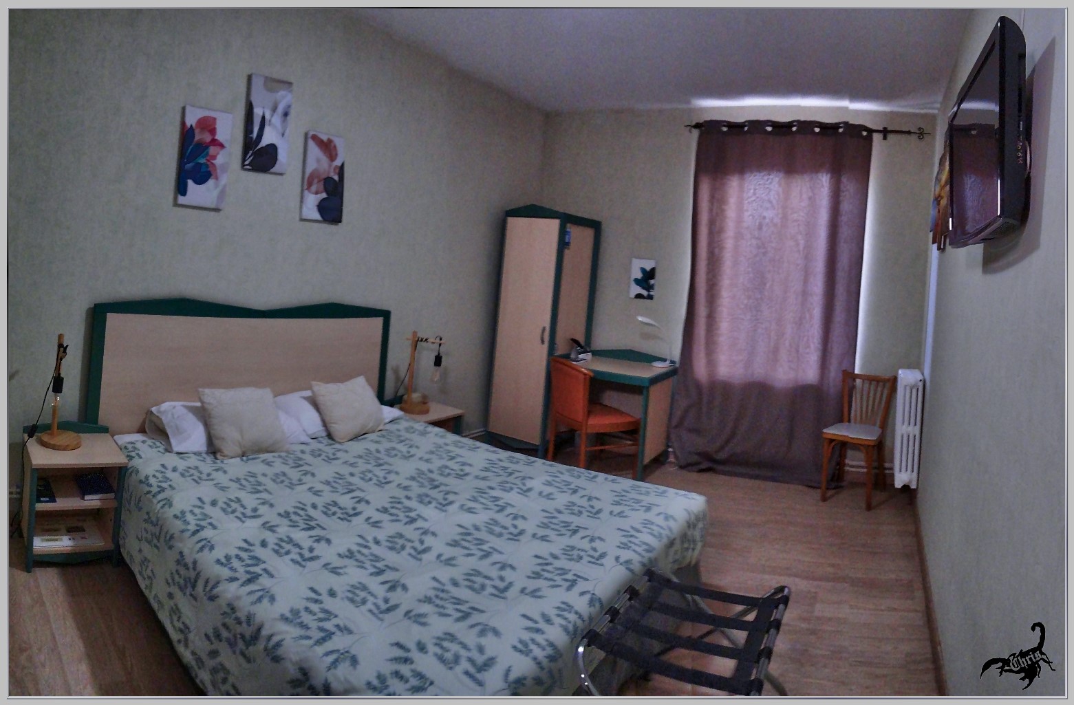 Saisissez l'opportunité d'acquérir un Hôtel Restaurant prêt à l'emploi, idéalement situé au coeur de la Drome, entre N7 et D89, sur axe routier Drome-Ardèche très fréquenté. A proximité de la gare d'un commune de 10000 âmes, d'une zone commerciale et de la zone industrielle et artisanale Confluence.
Notre établissement jouit d'une clientèle fidèle, composée de voyageurs d'affaires, de touristes et d'une clientèle locale pour la restauration :
Association, Familiale, Vrp, Club sportif, Cyclotouriste (Via Rhona à proximité)
Partenariat avec des agences de voyages
Clientèle particulière pour la Vente à Emporter et partenariat avec une Entreprise pharmaceutique

Précision sur le bâtiment :
4 chambres entièrement équipées dont 2 familiales 4 personnes
2 Chambres réservées exploitant
2 salles de restaurant de 60 Couverts et 30 Couverts
1 Salle Séminaire de 15/20 Personnes
2 terrasses ombragées 40 Couverts et 20 Couverts
1 bar avec Licence IV 
1 Cave à Vin
Parking Privé 7 places
Equipée d'une Cuisine professionnelle complète fonctionnelle
Pas de personnel à reprendre - Etablissement géré par les exploitants.
Cette annonce s'adresse à des professionnels de l'hotellerie et de la restauration ayant une capacité de financement avérée.
Vends Murs + Fonds indissociable pour raison Retraite + Santé 

Pour plus de renseignement nous restons disponible.