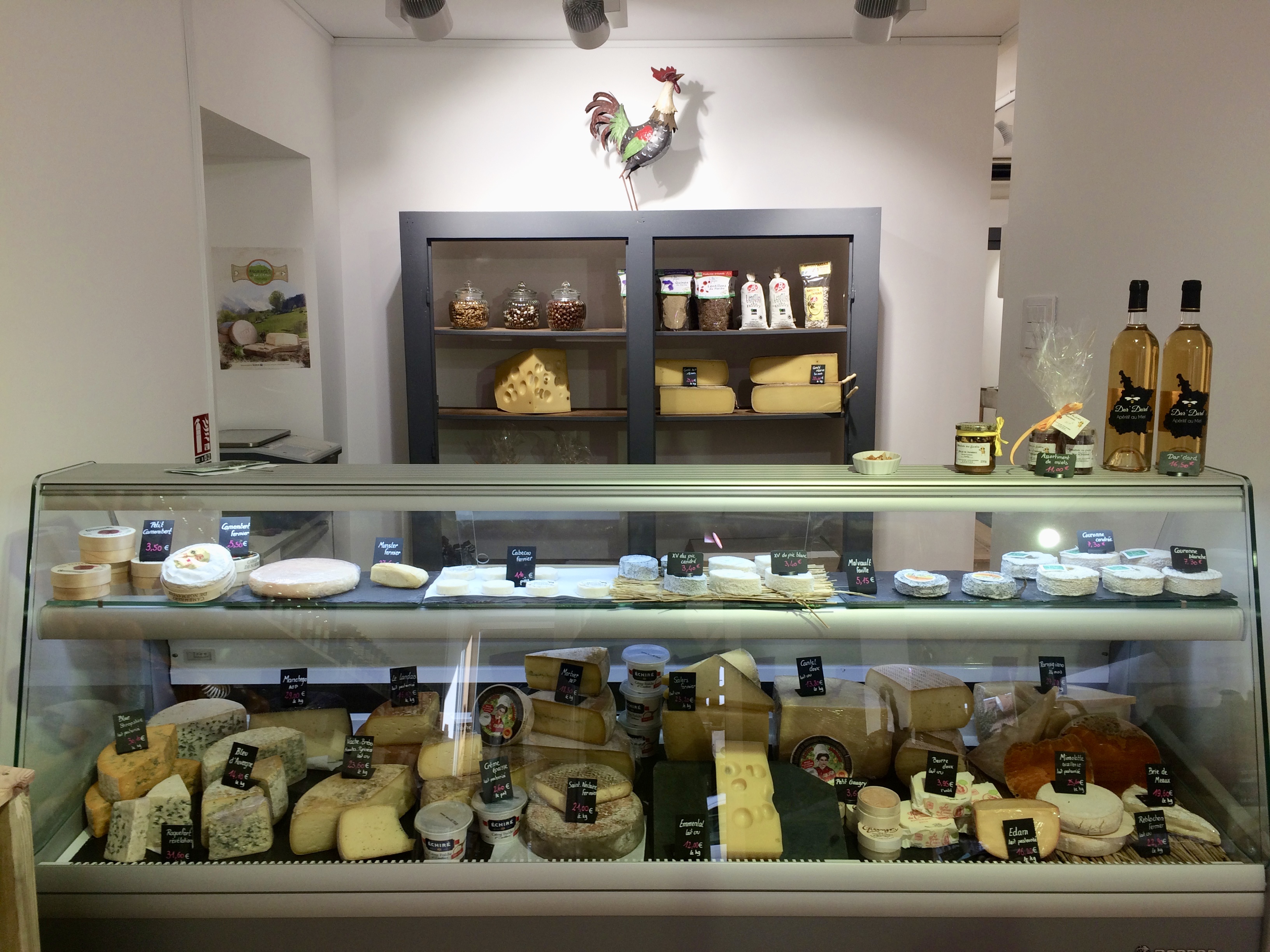 Primeur de qualité, fromagerie-crèmerie, épicerie fine et charcuteries en plein coeur du centre-ville de Soustons.
Idéalement situé.
Clientèle à l'année et forte activité d'avril/mai à septembre/octobre.
Prix net vendeur et non négociable