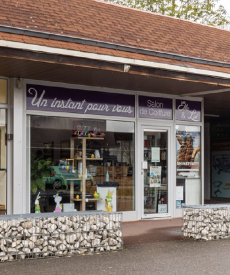 Je met en vente le fond de commerce.

Salon de coiffure mixte, une clientèle régulière et agréable. Je travaille avec le logiciel Planity et les clients ont pris l’habitude de prendre rendez-vous en ligne. 
Le salon de coiffure se trouve au centre commercial Champlon qui contient un bureau de tabac presse, une pharmacie, un institut de beauté et spa, une opticien, un pressing laverie, un magasin de vêtement femme, deux restaurants et une enseigne Aldi.

Disponible tout de suite au tarif de 28 000€. Négociable