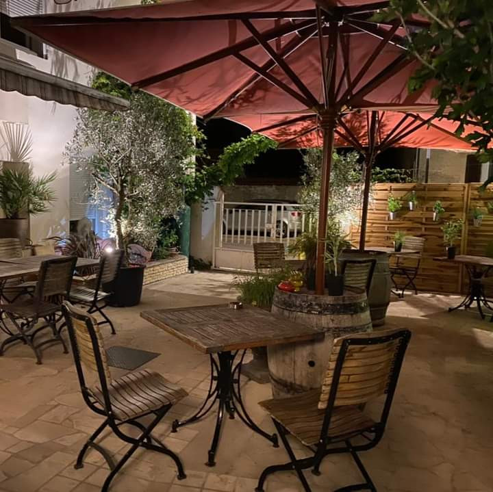 Mise en location gérance par la commune d'un café - Hôtel (4 chambres) - restaurant avec terrasse (avec activités tabac et presse).
