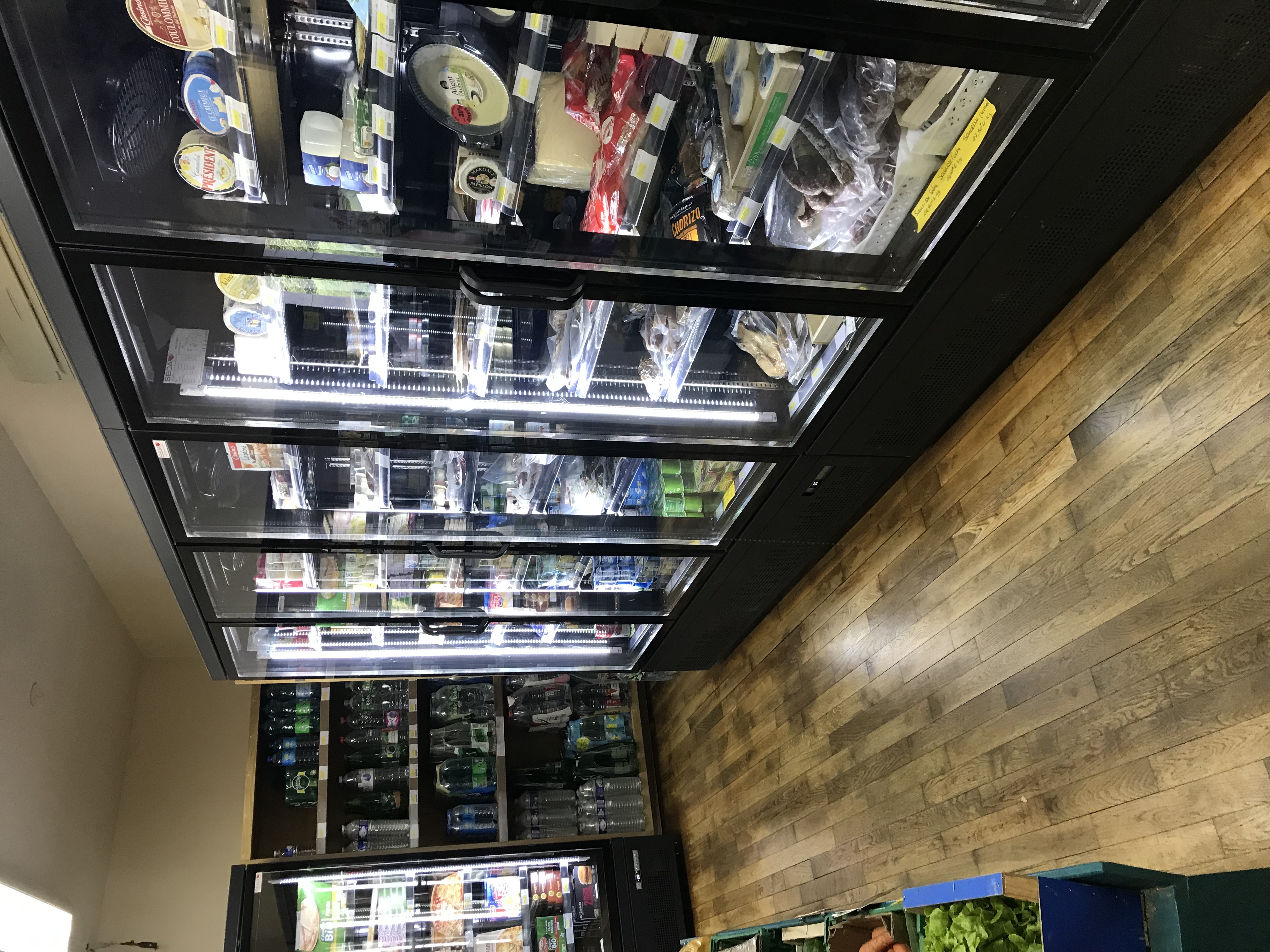A céder cause départ à la  retraite commerce de proximité : tabac presse alimentation et électroménager aux portes de l 'AUBRAC dans le Nord Aveyron .
Magasin refait à neuf en bois . Très convivial