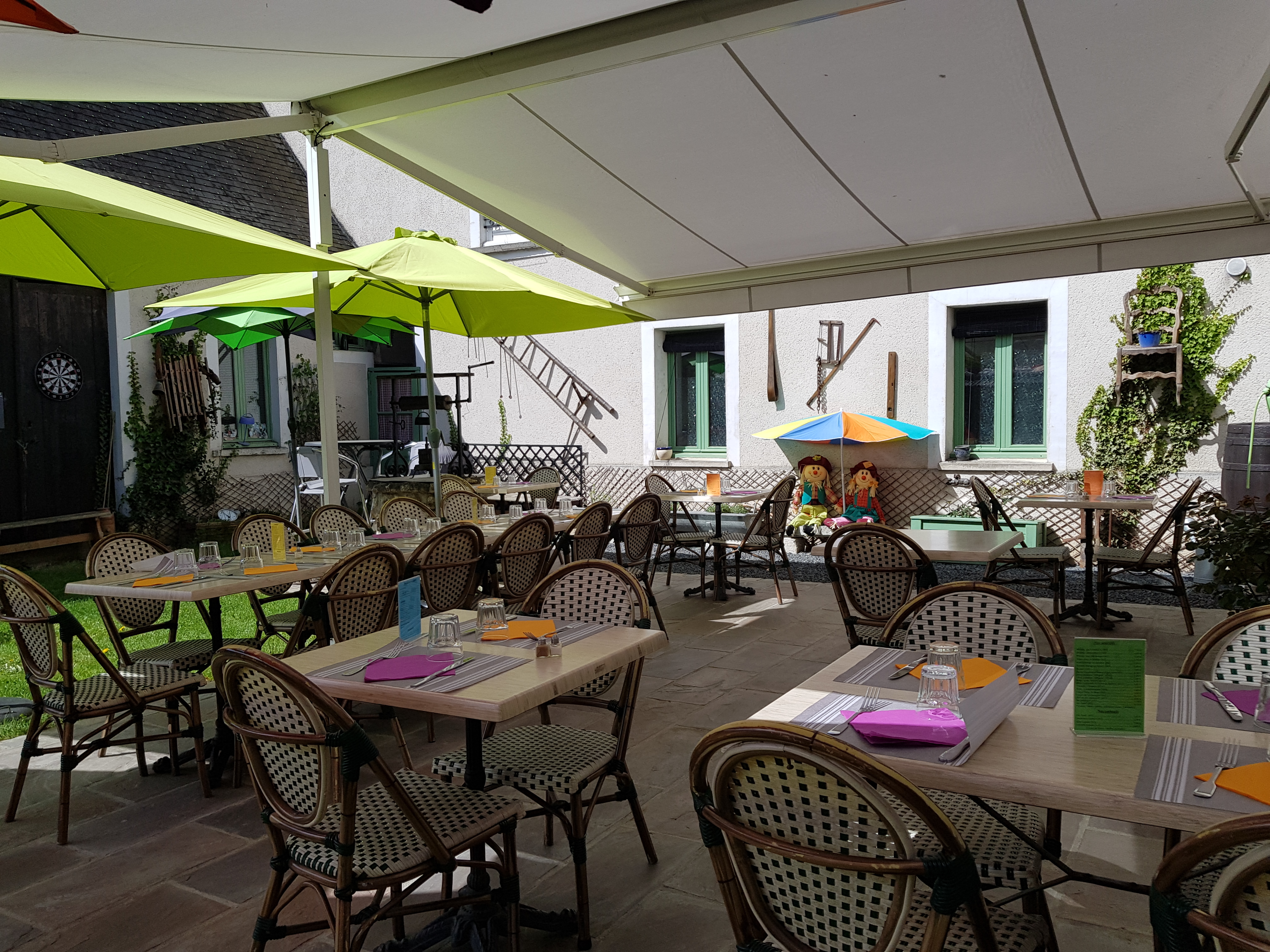 À vendre : Fonds de commerce - Restaurant "Le Pré-Verre"

Situé au pied du Château de Gaillon, dans l'Eure, et dans un quartier calme et agréable, notre restaurant, spécialisé en cuisine traditionnelle, bénéficie d'une excellente clientèle locale et touristique. Avec une salle de 80 m² pouvant accueillir 30 couverts, une terrasse de 28 couverts, une cuisine de 20 m², tout équipée et aux normes, ainsi qu'une cave de 20 m², idéale pour le stockage.

Le restaurant affiche un chiffre d'affaires stable.
Loyer mensuel : 1 000 €