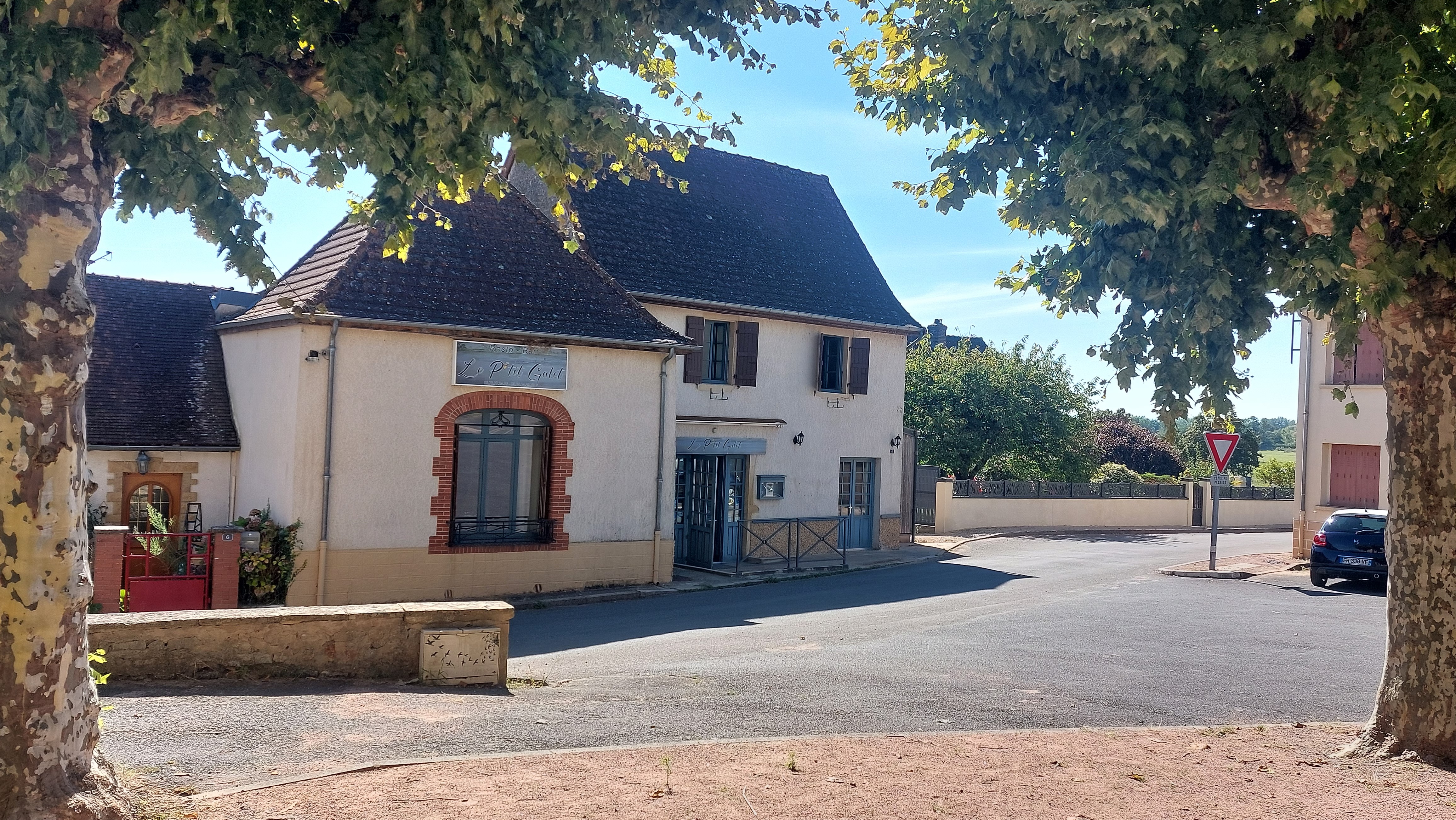 A louer bar-restaurant dans joli bourg rural