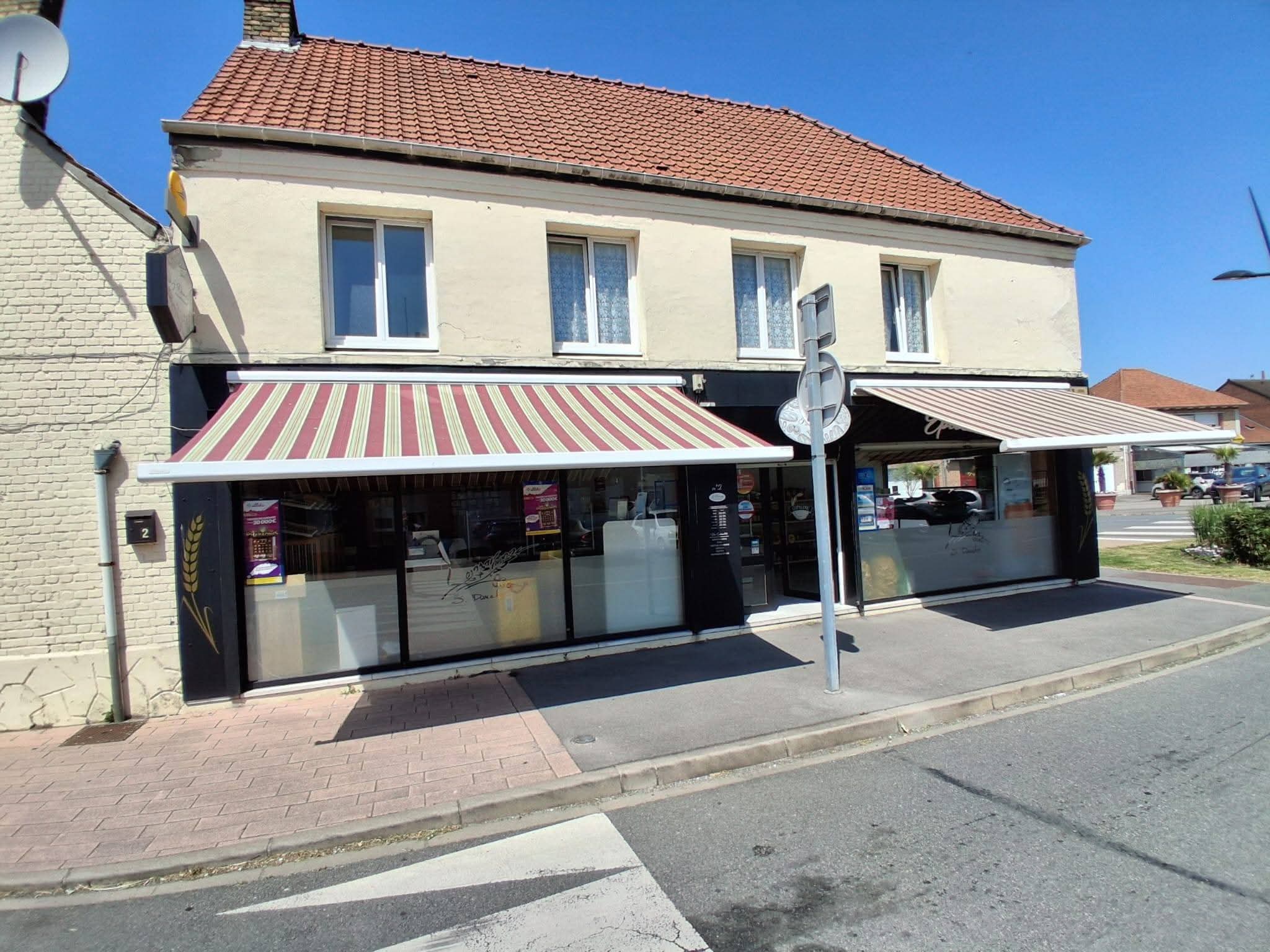 C'est l'heure de la retraite pour notre boulangerie ! 🥖
Après 23 magnifiques années passées à vos côtés, notre boulangerie-pâtisserie-épicerie fermera ses portes fin décembre pour un départ à la retraite bien mérité.

C'est donc une belle opportunité de reprise qui s'offre à un futur acquéreur ! Le commerce fait également point presse, jeux et journaux. 📰🥐

💶 Prix de vente total : 250 000 €
(150 000 € pour les murs + 100 000 € pour le fonds de commerce).

Si vous êtes intéressé(e) ou si vous connaissez quelqu'un qui souhaite se lancer, n'hésitez pas à partager !

Pour plus d'informations, contactez directement la boulangerie 0328270719 ou la Mairie au 0328270717