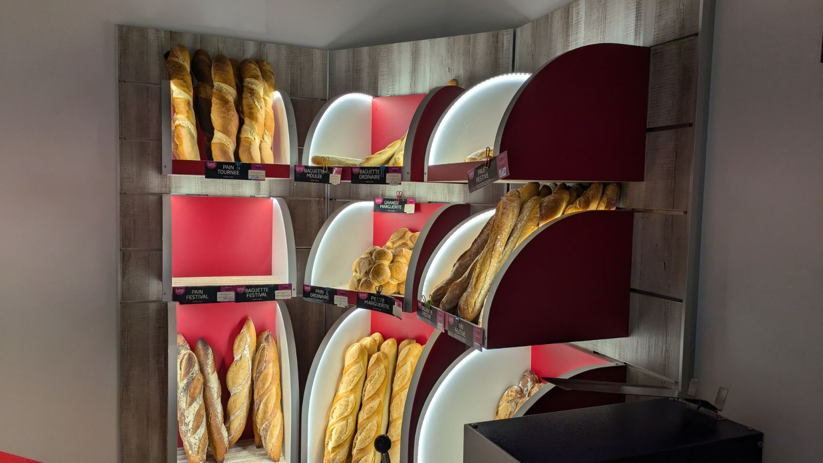 Vends fond de commerce + matériels boulangerie-pâtisserie sur une commune de 700 habitants.
Locaux appartenant a la commune, loyer commerce 450 euros HT + logement 250 euros.
L'ensemble du matériel est en bon état de façon général.
Clientèle fidèles et régulières vous êtes au cœur du village.
CA 2021 : 217 000
CA 2022 : 205 000
CA 2023 : 221 000
CA 2024 : 243 000
Pour plus d'information me contacter par sms