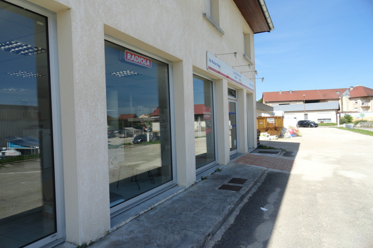 cherche remplaçant cause retraite TV ELECTROMENAGER ANTENNE SATELLITEEE