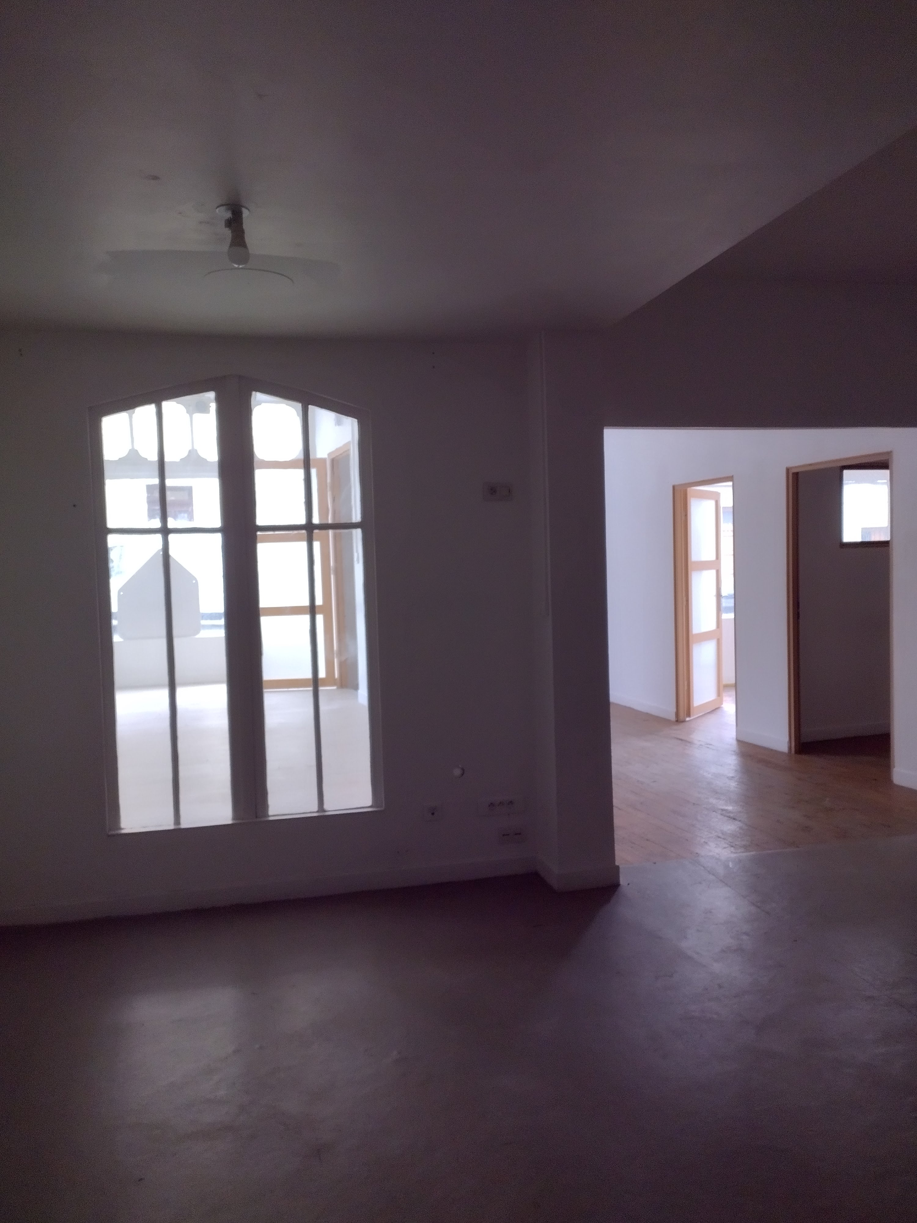 À louer – Grand local commercial/bureau 120 m² à Billom