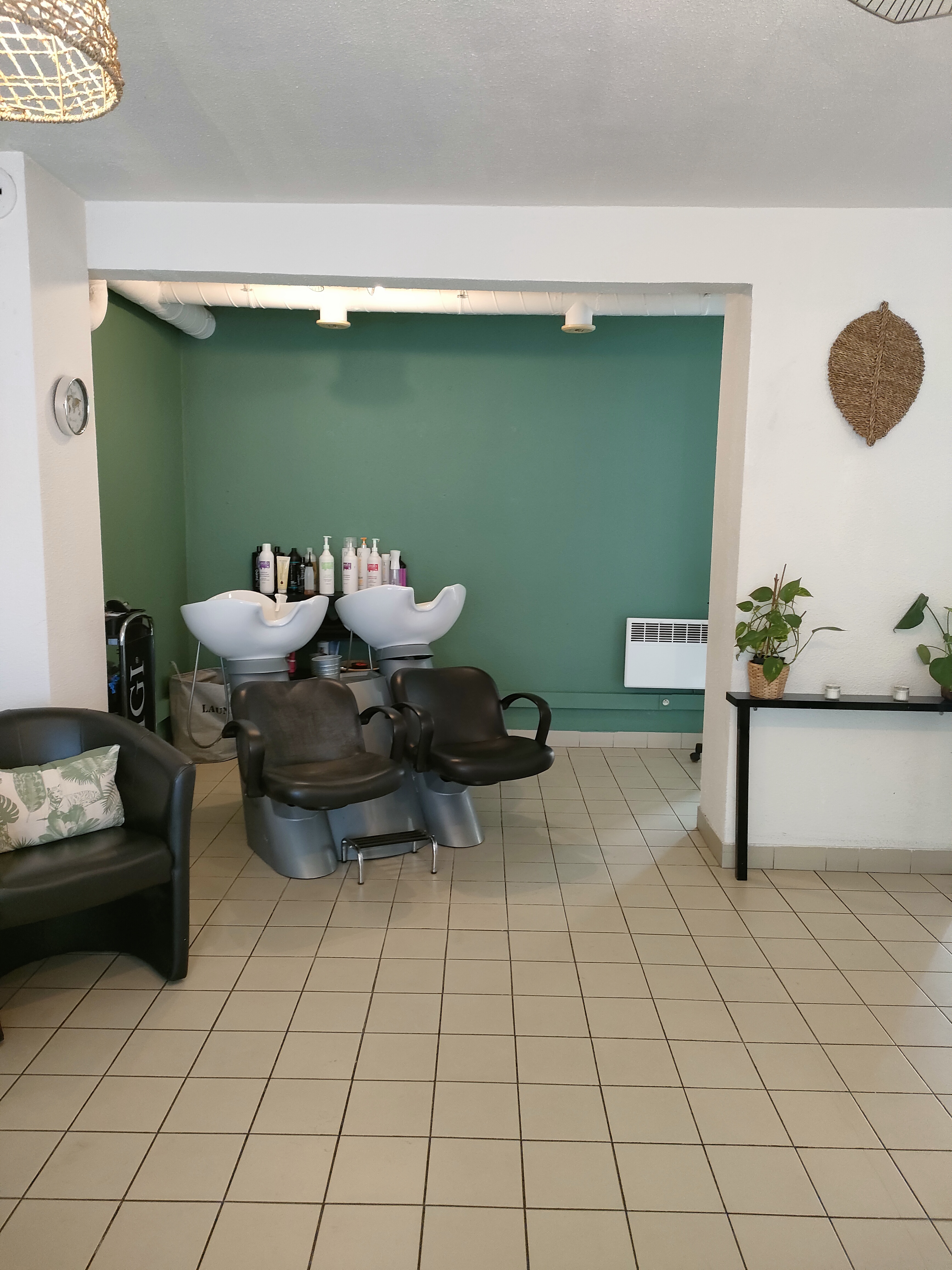 Salon de coiffure 55 M2
Pas de salariés
Clientèle fidèle
Proche du centre ville
Parking à proximité