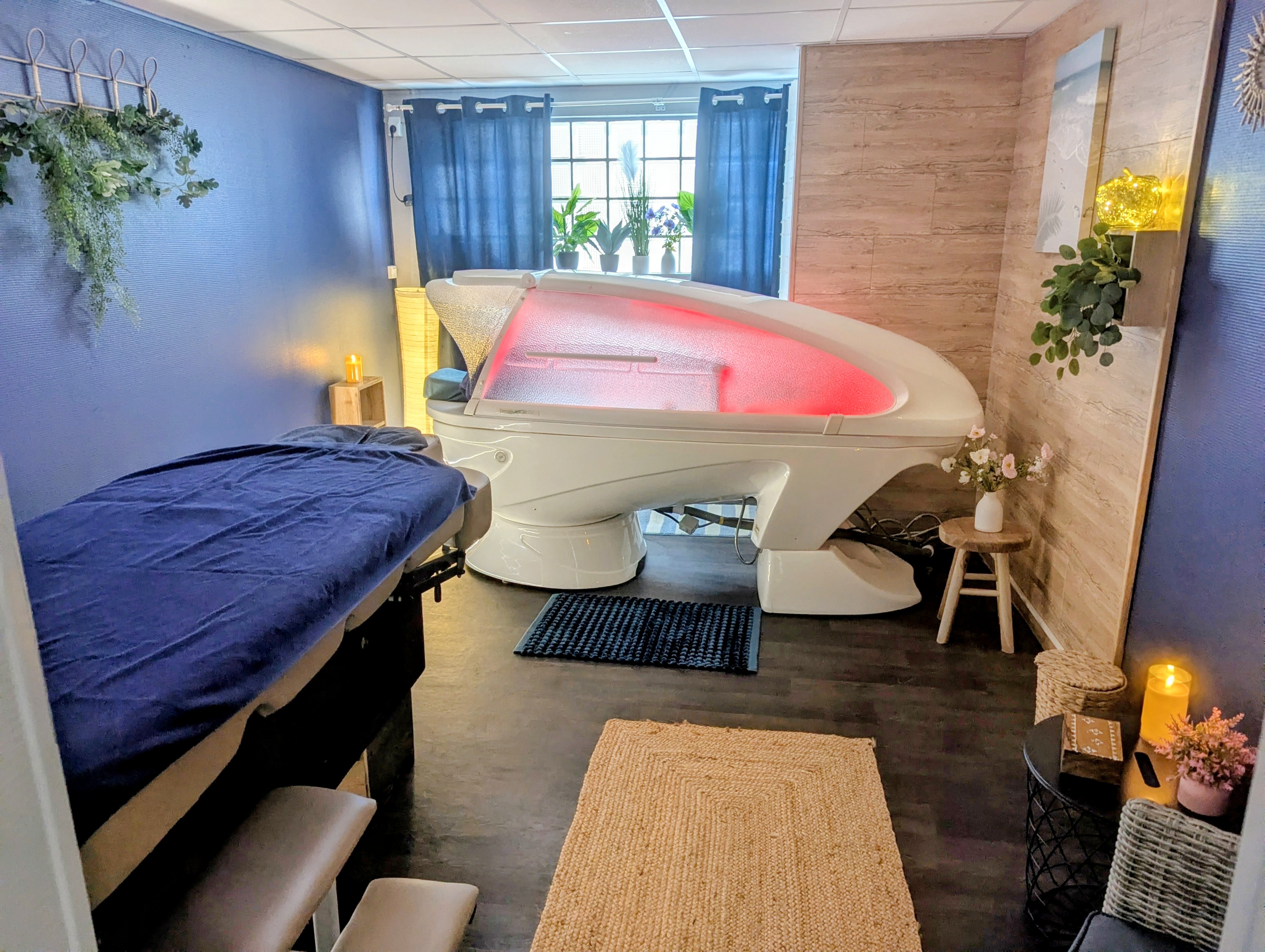 À VENDRE – INSTITUT DE BEAUTÉ CLÉ EN MAIN – GIEN
Opportunité pour une esthéticienne souhaitant s'installer à son compte ou pour un projet de reconversion.
Institut de beauté exploité depuis 7 ans, avec une clientèle fidèle et régulière et une activité immédiatement exploitable.
📊 CHIFFRES CLÉS
✔ Chiffre d'affaires dernier exercice 65 000 € marge brute >80%
✔ Prix de cession : 34 900 €
✔ Loyer : 700 €/mois
✔ Bail commercial 3-6-9
🏢 UN INSTITUT DE 90 M² ENTIÈREMENT AMÉNAGÉ
✔ Espace accueil et vente
✔ 4 cabines / espaces de soins équipés
✔ Espace onglerie
✔ Solarium
✔ Salle de pause / buanderie
✔ Grande vitrine sur rue
✔ 3 places de parking privées pour la clientèle
✨ NOUVEL ESPACE BIEN-ÊTRE
Une cabine a été récemment entièrement réaménagée et équipée d'un Spa-Jet, permettant de proposer et développer immédiatement une offre de soins corps et de bien-être.
Cet investissement récent complète les prestations existantes et apporte un potentiel de développement supplémentaire à la future repreneuse.
📍 EMPLACEMENT
✔ Situé à Gien
✔ Proximité du centre-ville
✔ Accès facile
✔ Stationnement privé apprécié de la clientèle
🚀 POTENTIEL DE DÉVELOPPEMENT
L'activité est actuellement organisée sur environ 35 h/semaine, avec 5 semaines de congés par an.
Possibilité d'augmenter le chiffre d'affaires notamment par : – l'élargissement des horaires d'ouverture
– le développement de l'activité bien-être / Spa-Jet
– l'ajout de nouvelles prestations
– le développement de la vente
🤝 LES +
✔ Clientèle existante et fidèle
✔ Institut équipé et exploitable immédiatement
✔ Aménagements et investissements récents
✔ Faible loyer au regard de la surface
✔ Plusieurs activités réunies dans un même établissement
✔ Accompagnement possible pour assurer une transition en douceur
