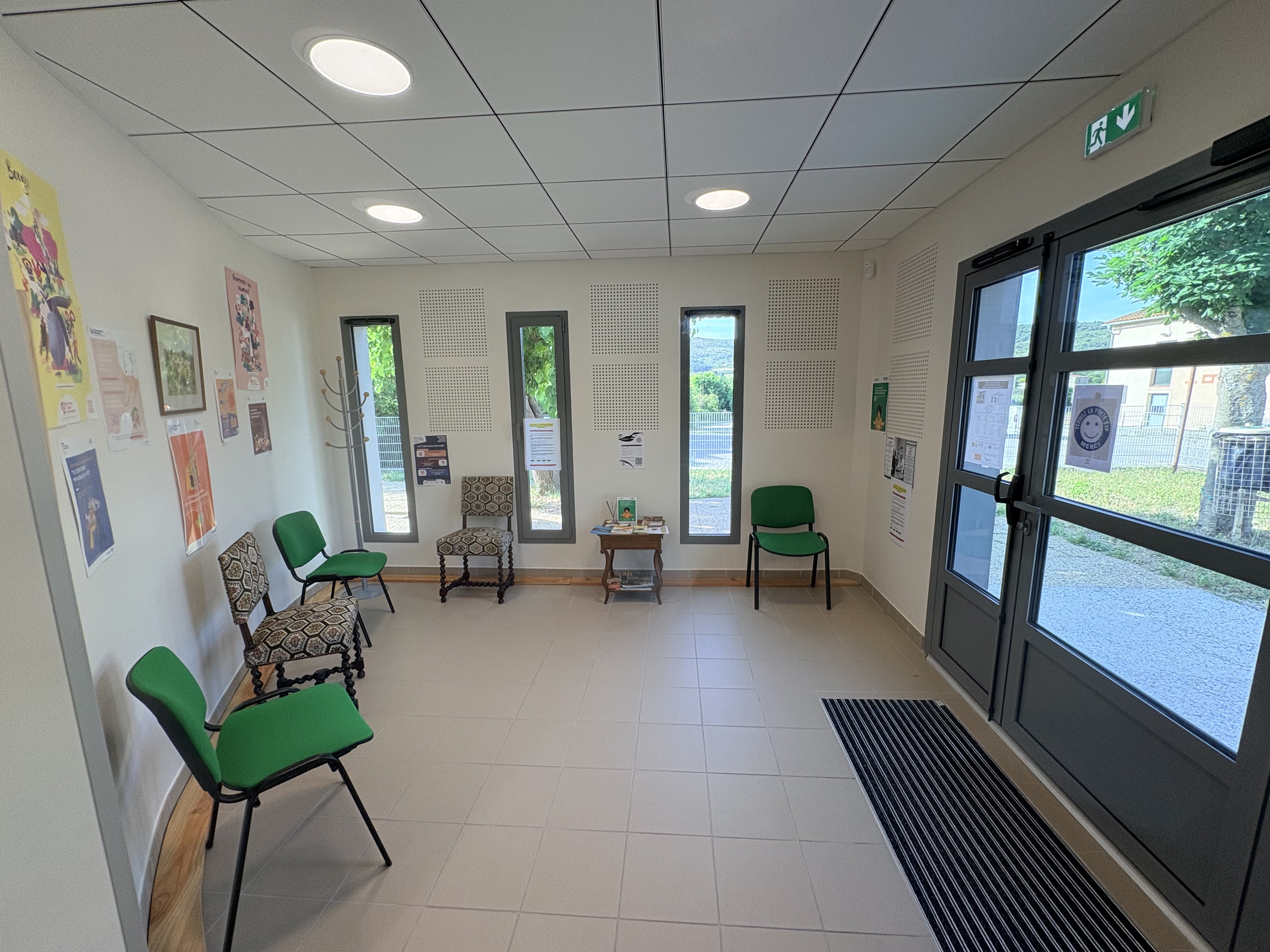 Le centre de santé pluriprofessionnel de la commune VAL-DE-DAGNE (fusion des villages de Montlaur et Pradelles-en-Val) a ouvert en 2025. 
Aujourd’hui, nous recherchons un deuxième médecin avec possibilité d’installation en libéral ou en tant que salarié. 
Le centre de santé accueille actuellement plusieurs professionnels : 
un médecin, une infirmière en pratique avancée (IPA), un diététicien, 
une psychologue et 2 psychothérapeutes.

VAL-DE-DAGNE est une commune dynamique et attractive qui offre toutes les commodités :
-	Crèche, écoles maternelle et primaire, restaurant scolaire, garderie, city stade, aire de jeux,
-	Epicerie, marché local hebdomadaire,
-	Bistrot de pays, restaurants,
-	Nombreuses associations culturelles et de loisirs.
Cadre de vie exceptionnel au cœur des Corbières dans l’Aude, à seulement 25 mn de Carcassonne, 45 mn de Narbonne, 1h de Montpellier et de Toulouse, 1h de mer et 1h30 de la montagne, proximité des lieux attractifs : Cité de Carcassonne, châteaux cathares, canal du midi, abbayes et sentiers de randonnées...