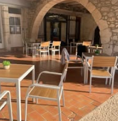 AU COEUR D’UNE BASTIDE DE 900 HABITANTS, à moins de 20 kms d’Agen, cédons notre MULTIPLE RURAL - BAR, RESTAURANT, TABAC, EPICERIE, FDJ, GAZ.
Un emplacement idéal dans l’épi centre de la bastide, bénéficiant d'une très belle visibilité, avec grande terrasse couverte sous arcades, stationnement gratuit devant et aux alentours. Aucun travaux à prévoir, tout a été rénové il y a 4 ans.
En activité depuis plusieurs années, nous cédons notre commerce composé 
* d’un bar (licence 4), 
* une salle de restaurant entièrement rénovée pouvant accueillir 30 personnes environ – note de 4.9 sur les réseaux – 80 m2 (avec le bar)
* une cuisine aux normes très bien équipée (matériels récents et en parfait état) – 20 m2
* une très grande terrasse extérieure couverte sous les arcades (jusqu’à 50 places)
* une épicerie de proximité et de produits locaux – 80 m2 + réserve 15 m2
* FDJ
* Tabac
LES HORAIRES ; ouvert du mardi au samedi 8h00 à 19h00 - restaurant service uniquement le midi

Le chiffre d’affaires est à 300 k€, à 60 % sur la partie bar, restaurant, jeux, tabac. Avec un réel potentiel de développement avec la mise en place d’une offre plus dynamique tout au long de l’année et d’avril à septembre avec les touristes de passage – exemple, ouverture restaurant les jeudi, vendredi et samedi soir – autre possibilité ouverture bar et épicerie le dimanche matin…
Dans le village, mini-crèche, école maternelle et primaire, piscine, restaurant 1* au Michelin, notaire, cabinet médical, infirmières, kiné… . 
Le collège, lycée, universités, écoles de commerce sont à moins de 15 minutes…
Toute la vie d’une ville, Agen est à proximité à partir de 10 minutes en voiture pour accéder à tous les services.
Convient parfaitement à un couple, si vous êtes ou souhaitez être dans l’univers de la restauration, c’est pour vous, avec des envies, des projets et l’envie d’être de s’épanouir dans un cadre de verdure et d’histoire
Vente du fonds de commerce avec tous les équipements et mobiliers, ainsi que des murs pour l’exploitation du fonds de commerce (pas de logement inclus) :  195 k€
Possibilité d’accompagnement du repreneur par la CMA47 – reste à charge par le repreneur à zéro €uro