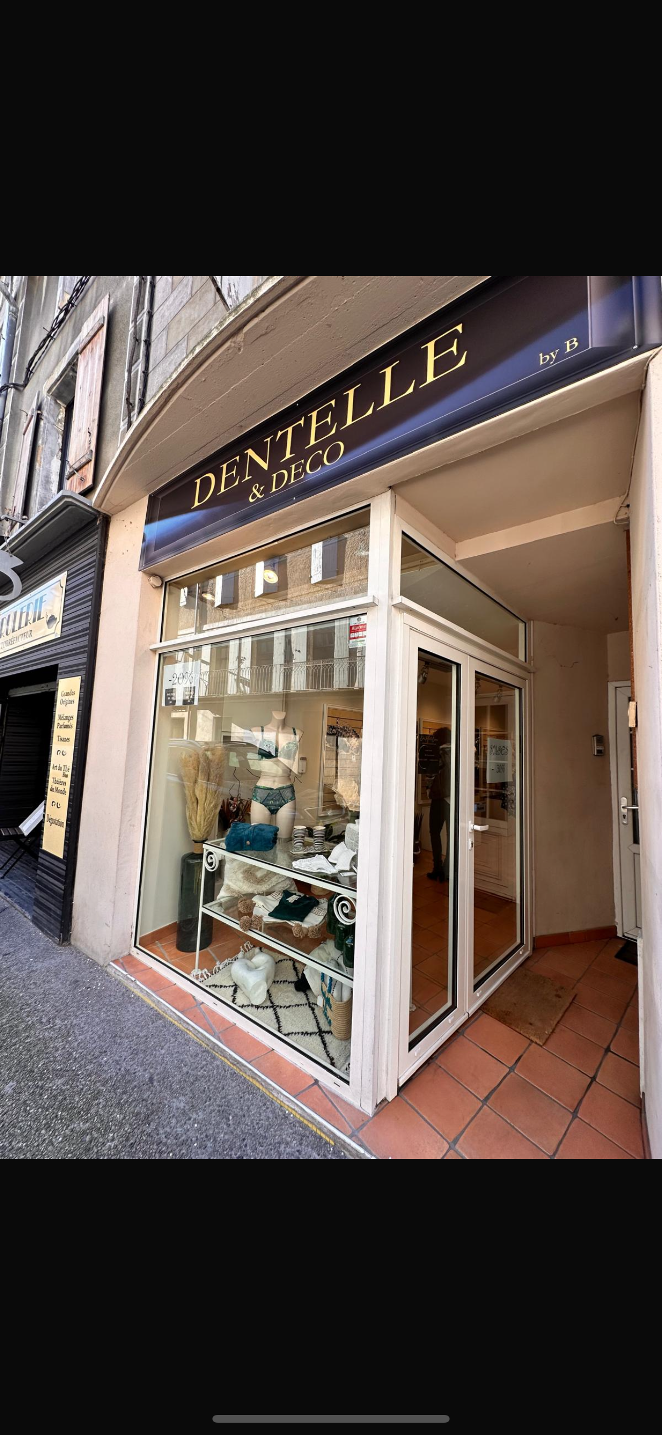 jolie boutique de 35 m² située dans une rue passante, idéalement placée pour une nouvelle activité ou un nouveau départ professionnel.
Le local est propre, rénové et en excellent état :
✔️ Aucun travaux à prévoir
✔️ Deux cabines d’essayage
✔️ Toilettes
✔️ Accessibilité PMR
✔️ Ambiance agréable et lumineuse
Possibilité d’achat du fonds de commerce ou du pas de porte selon votre projet.
Idéal pour commerce de prêt-à-porter, décoration, bien-être, ou autre activité dynamique.