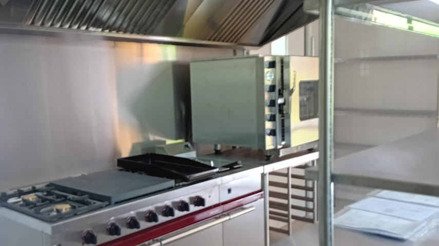La commune de Fontanges (15) cherche un(e) gérant(e) pour son Bar Restaurant avec épicerie

Bar/restaurant salle de 40 couverts, 1 wc adapté aux normes PMR

+ 1 cuisine toute équipée

Une terrasse à l'avant et une à l'arrière le long de la rivière l'Aspre.

Un grand espace épicerie.

Un parking

Pour tous renseignements, contacter la mairie au 04 71 40 71 49