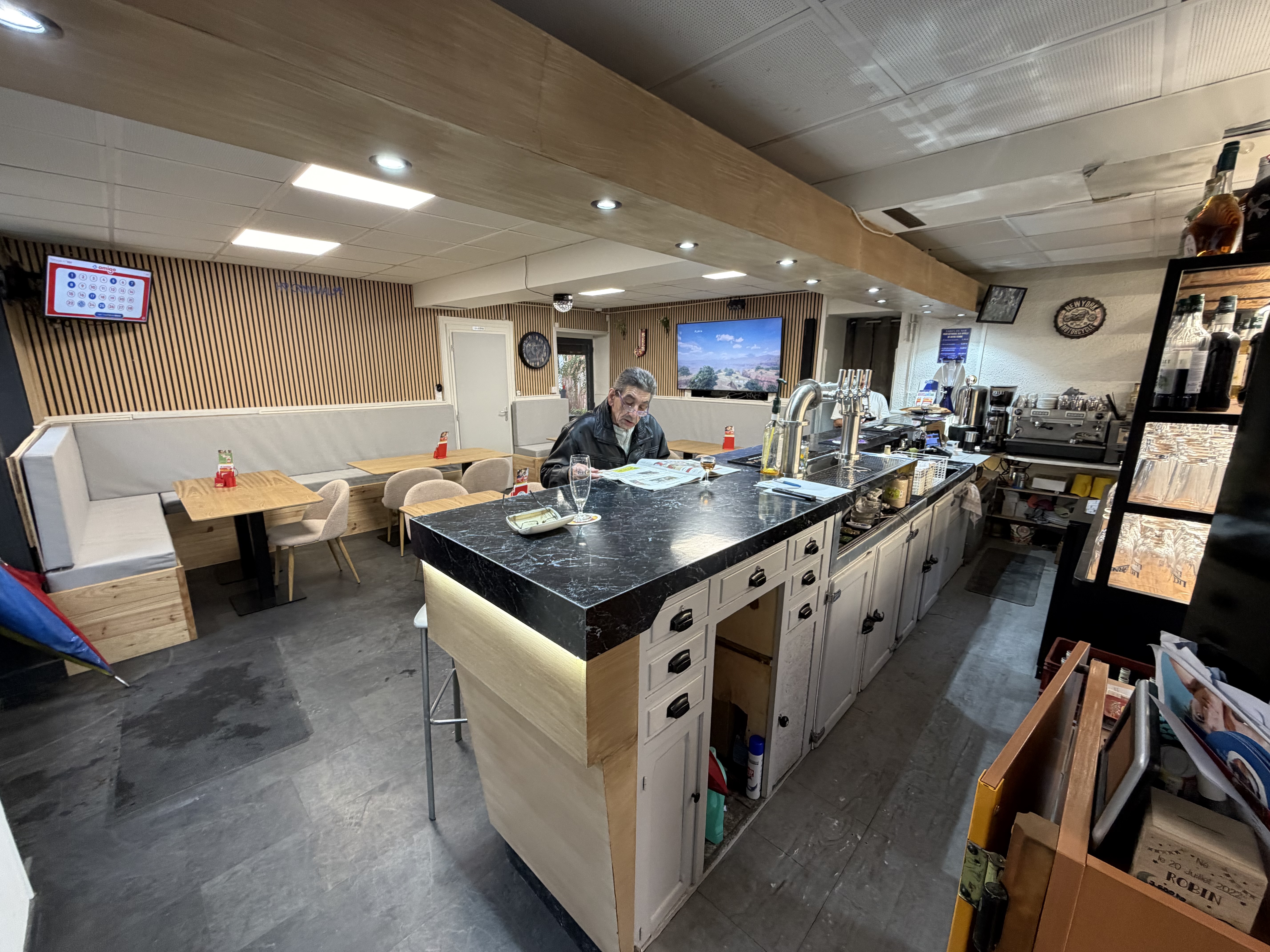 Vend fond de commerce : Bar Tabacs FDJ Presse
À Aigueperse 
affaire en progression depuis 3 ans 

Résultat 2024 130000€
Résultat 2025 à venir (180000€)

À saisir