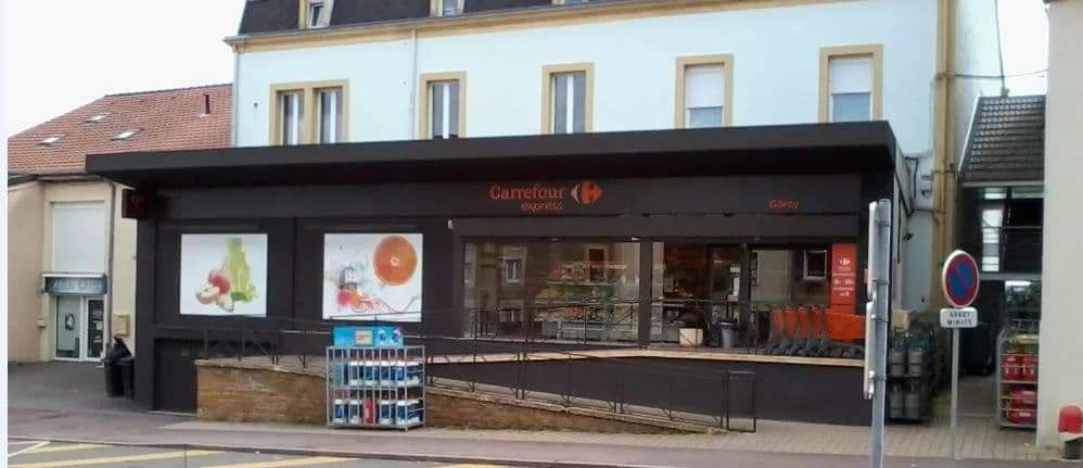 SUPERETTE d'alimentation générale
superficie magasin 230 m2 + réserve
situé au coeur d'un village lorrain à proximité des écoles
services : photocopie, cartes téléphoniques, presse, gaz, poulet rôti