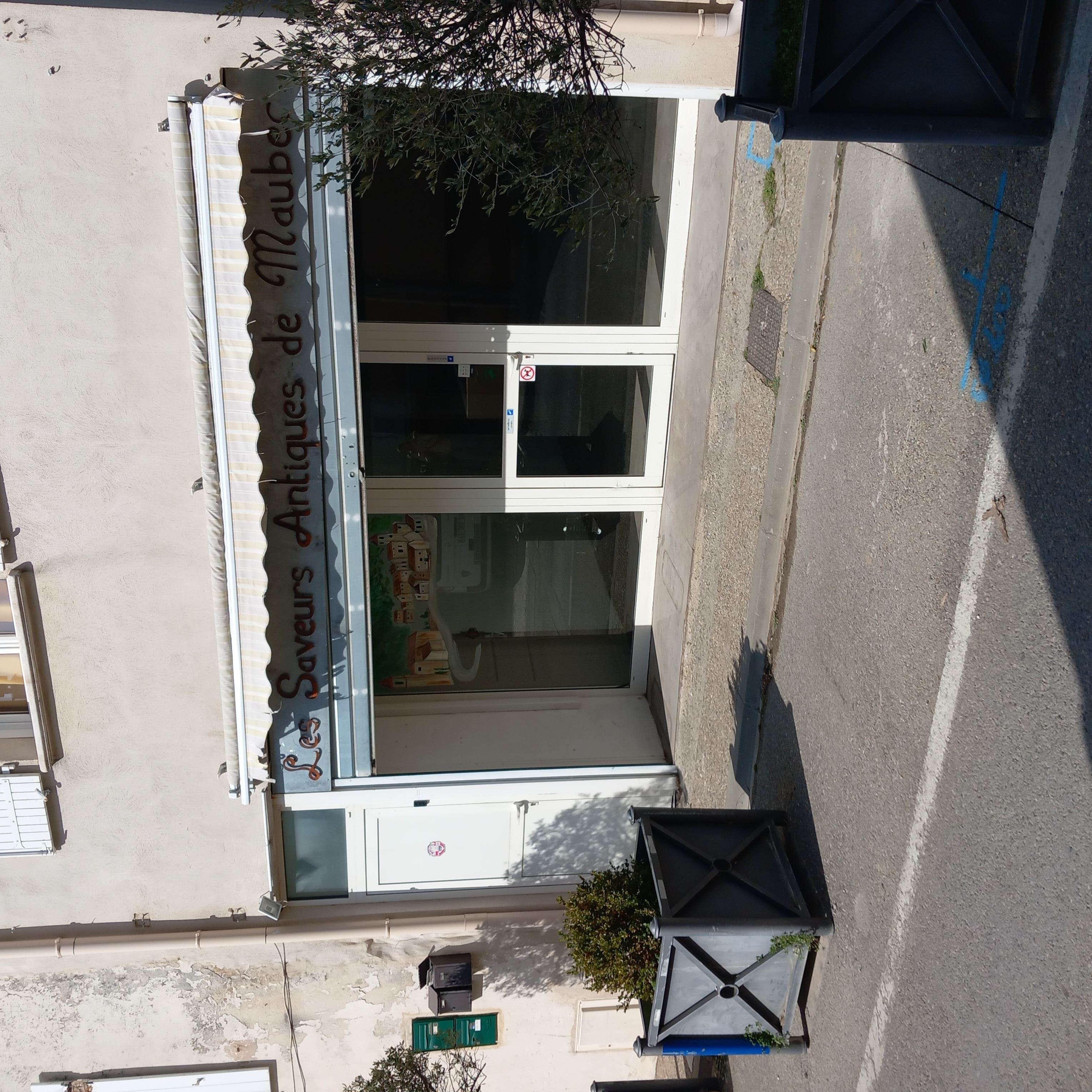 A louer local tout commerce