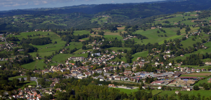 La commune de Bagnac a perdu sa pharmacienne il y a un an. 
Bagnac sur Célé est une commune de 1475 habitants. Cette officine est la seule pour le demi-canton qui représente une population de 4000 habitants et 2 EHPAD.
Son gérant actuel est vendeur pour un prix très raisonnable, soit 40% du chiffre d'affaire.