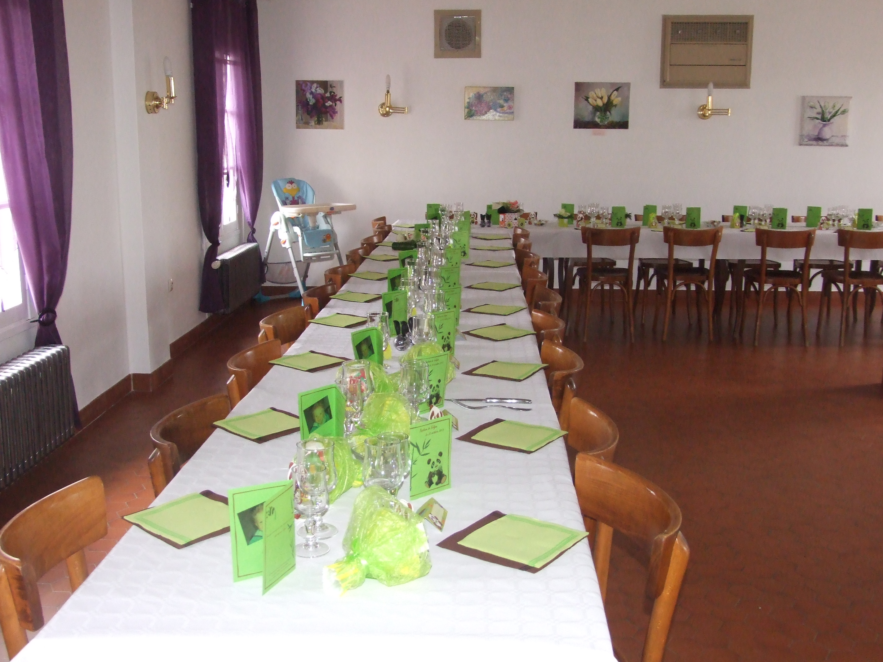 A vendre fond de commerce et murs situé sur la route du lac du der, cet etablissement se compose de plusieurs activités professionnelles a fort potentiel.
ideal pour un couple d'exploitants, une reprise familiale ou un investisseur .
-au rdc- partie commerciale : un bar avec places assises , un espace snack /kebab tout equipé , et un espace pizzeria (four a bois) et frigo .
une salle de restaurant ainsi qu'une terrasse estivale.
une cuisine professionnelle avec chambre froide.
une salle de reception et dansante pour 130 personnes avec bar , wc ,cabine dj.
une petite salle attenante a l'hotel pouvant recevoir 40 personnes ou la transformer en local depot vente ( vente fruits et legumes...etc )
-un appartement de 4 pieces ( salle de bain , chambre , salon, bureau )
-partie hotel : le 1er etage se compose de 9 chambres ainsi qu'une piece lingerie