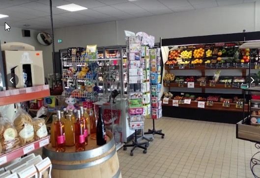 Etablissement situé dans une commune à 20mn d'Angers; le local de 200m2 est en très bon état général. Alimentation supérette indépendante avec rayon traiteur mais avec plusieurs services complémentaires, la poste, la fdj et le dépôt de colis. Affaire gérée par un couple. Rénovation récente du magasin permettant une basse consommation électrique.
Fonds de commerce