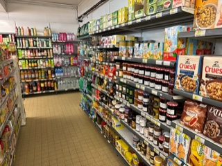 Vous souhaitez investir dans un commerce alimentaire en franchise clé en main ? Cette offre peut répondre à votre projet !
À saisir, ce magasin de 105 m² (+ 45 m² de réserve) situé dans le département du Tarn. Vendu pour cause de changement d'activité.

Description du Projet :
Parking gratuit devant le magasin.
Commerces complémentaires à proximité (boucherie, tabacs, pharmacie), assurant une bonne synergie et un flux de clientèle.
Clientèle fidèle déjà établie.
Point de vente en constante évolution.
Offre de livraisons à domicile.
Point relais générant une commission mensuelle de 300 €.
Pas de travaux à prévoir, le magasin est prêt à être exploité immédiatement.
Une exploitation en duo pourrait s'envisager après étude par nos services.
Informations Clés sur le Projet :
Prix de cession : 90 000 €
Apport personnel : 30 000 €
Loyer annuel Hors-Taxe Hors-ChargeS : 7 000 €
Chiffre d'affaires annuel TTC 2024 : 314 289 €
Surface de vente : 105 m²

Jours d'ouverture et horaires : Ouvert 7J/7J

Référence : 185008

Type de contrat : Franchise
Droit d'entrée : 0 €

Référence: 185008
Type de contrat: Franchise
Droit d'entrée: 0€
Les avantages de notre enseigne :
• Une centrale d'achat puissante
• Une forte notoriété et un savoir-faire reconnu depuis 126 ans
• Une logistique efficace capable de livrer partout en France
• Une formation gratuite sur mesure
• Un accompagnement personnalisé

Devenez un commerçant 100% indépendant ! Cette offre vous correspond ?
Contactez-nous pour rejoindre l'aventure !