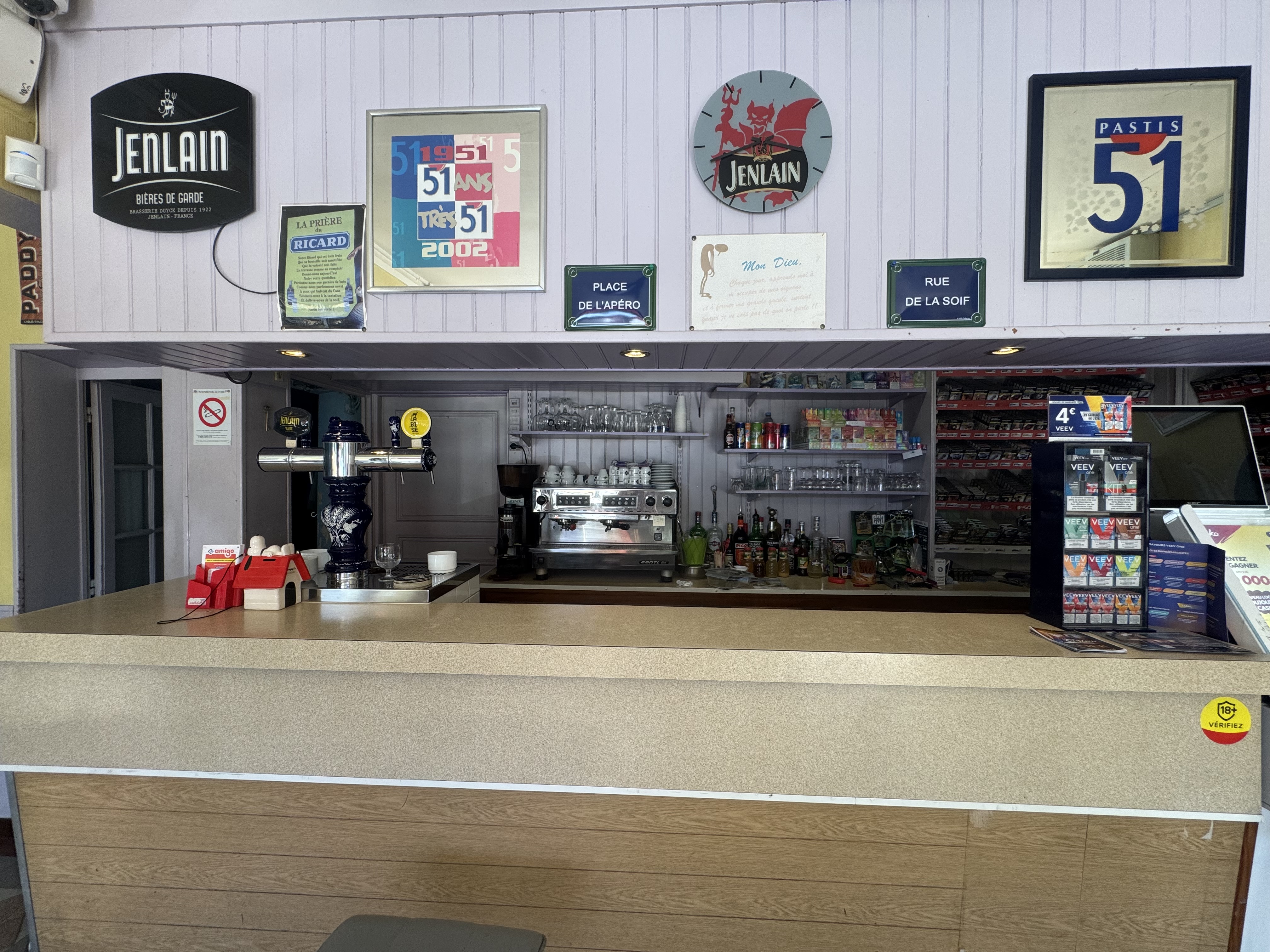☕ FONDS DE COMMERCE CAFÉ • BAR • TABAC • PRESSE
📍 LUZANCY (77138) – Proche La Ferté-sous-Jouarre

💥 NOUVEAU PRIX : 170 000 € FAI

Vous souhaitez reprendre un commerce existant et développer votre propre activité ?
👉 Cette opportunité mérite votre attention !

Idéalement situé, ce fonds de commerce bénéficie d’un bon passage et offre un beau potentiel de développement.

🔑 Loyer : seulement 700 €/mois
📄 Bail commercial 3/6/9 en cours, signé il y a environ 3 ans.

🏪 Le local comprend :
☕ Une salle de café accueillante d’environ 40 m²
🍽️ Deux pièces à l’arrière d’environ 30 m², pouvant servir de cuisine, réserve ou espace de préparation
🍺 Une cave en sous-sol pour le stockage
🌞 Une agréable terrasse pouvant accueillir environ 20 à 30 personnes

⭐ LES ATOUTS :
✅ Café – Bar – Tabac – Presse
✅ Loyer attractif
✅ Terrasse
✅ Bon emplacement
✅ Proximité des transports et axes principaux
✅ Potentiel de développement
✅ Idéal pour un couple ou un entrepreneur
✅ Opportunité rare sur le secteur

📞 Une question ou envie de visiter ? Contactez-moi :
Filomena ALVES – ADVICIM
📱 07 78 80 72 17
✉️ filomena.alves@advicim.com