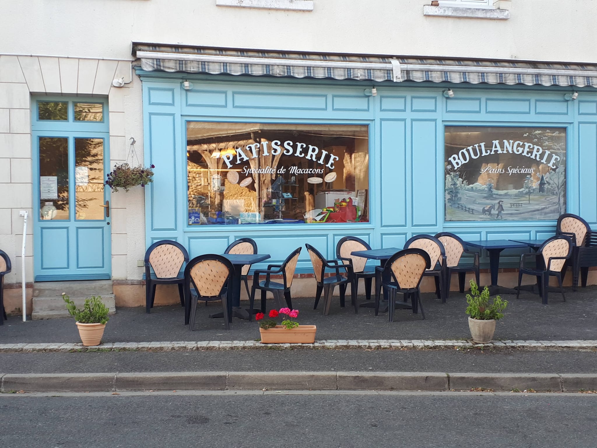 Boulangerie Pâtisserie Salon de thé située dans un village classé parmis les plus beaux villages de France, à 20 km du zoo de Beauval, dans la région des Châteaux de la Loire. 

CA annuel : 380 000€ 

Logement attenant
