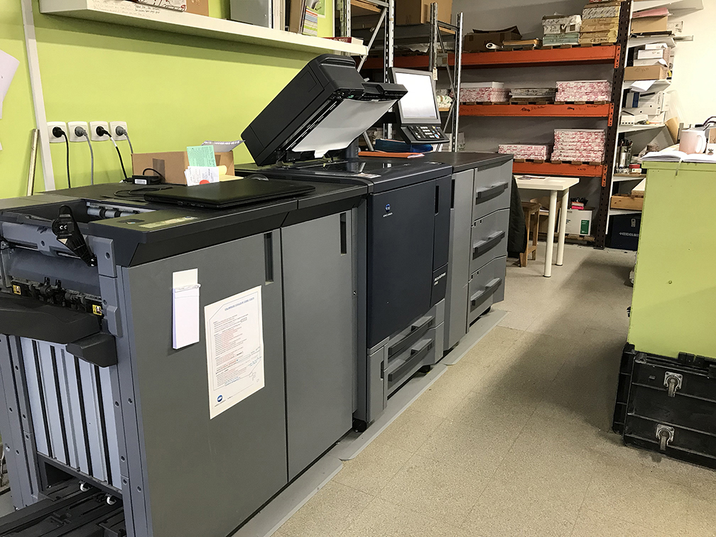 A VENDRE FOND DE COMMERCE IMPRIMERIE
proche du Futuroscope dans la Vienne
(1995 - 2023 cause retraite)
IDÉAL POUR UN COUPLE DE GRAPHISTE

un poste MAC Os + illustrator + photoshop + QuarkXpress
une presse offset SM52 2 / 2 poses
un CTP screen sans chimie / 2 poses
 une presse numérique Konica C2060
une platine ofmi
un massicot Polar 78
une agrafeuse
une plieuse Morgana-Major
une assembleuse - Duplo Systeme 4000 - 10 postes
une perforeuse
une pelliculeuse Matrix Duo 
Location de l'atelier 90 m2 : 800 €/mois