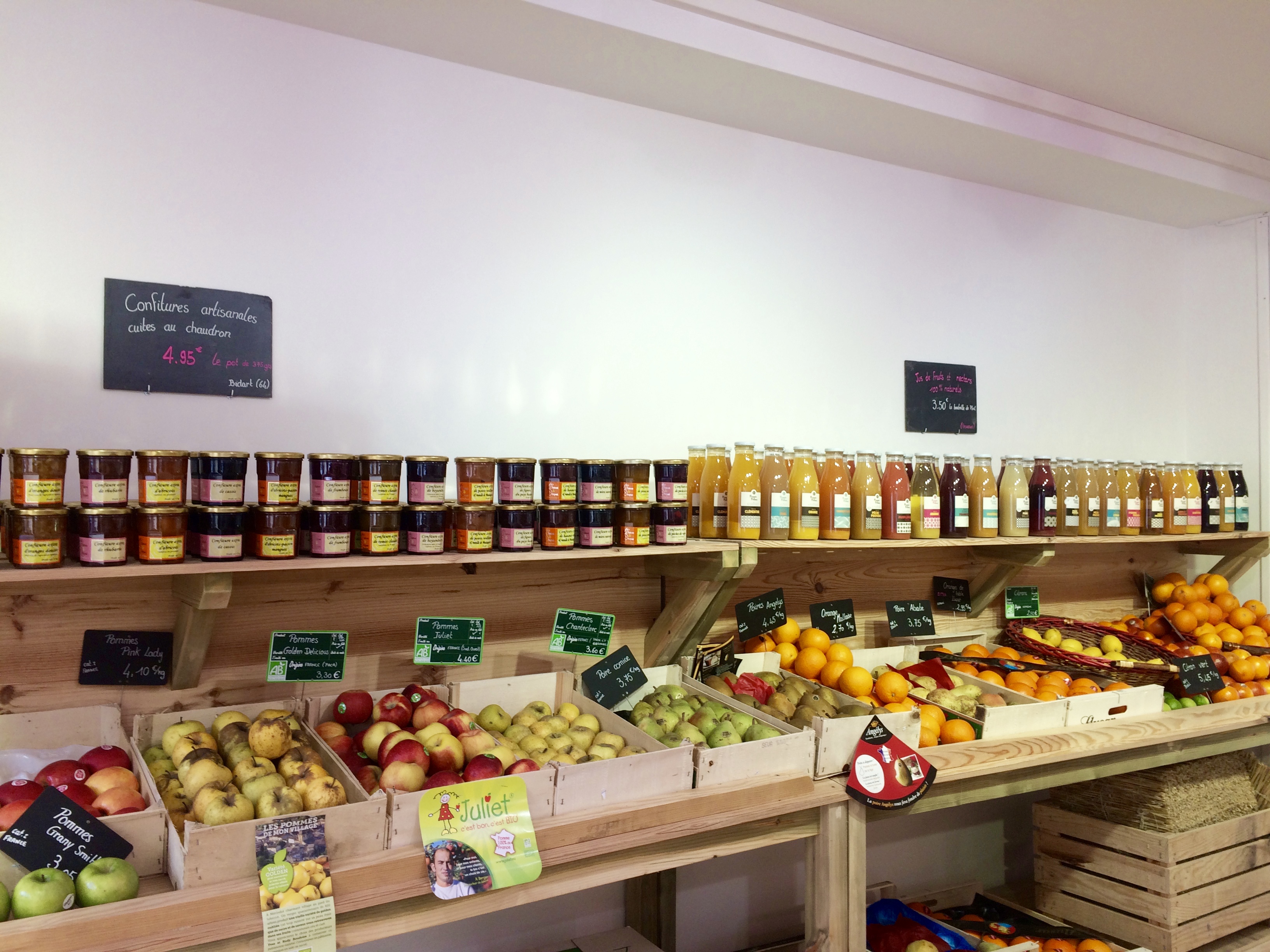 Primeur de qualité, fromagerie-crèmerie, épicerie fine et charcuteries en plein coeur du centre-ville de Soustons.
Idéalement situé.
Clientèle à l'année et forte activité d'avril/mai à septembre/octobre.
Prix net vendeur et non négociable