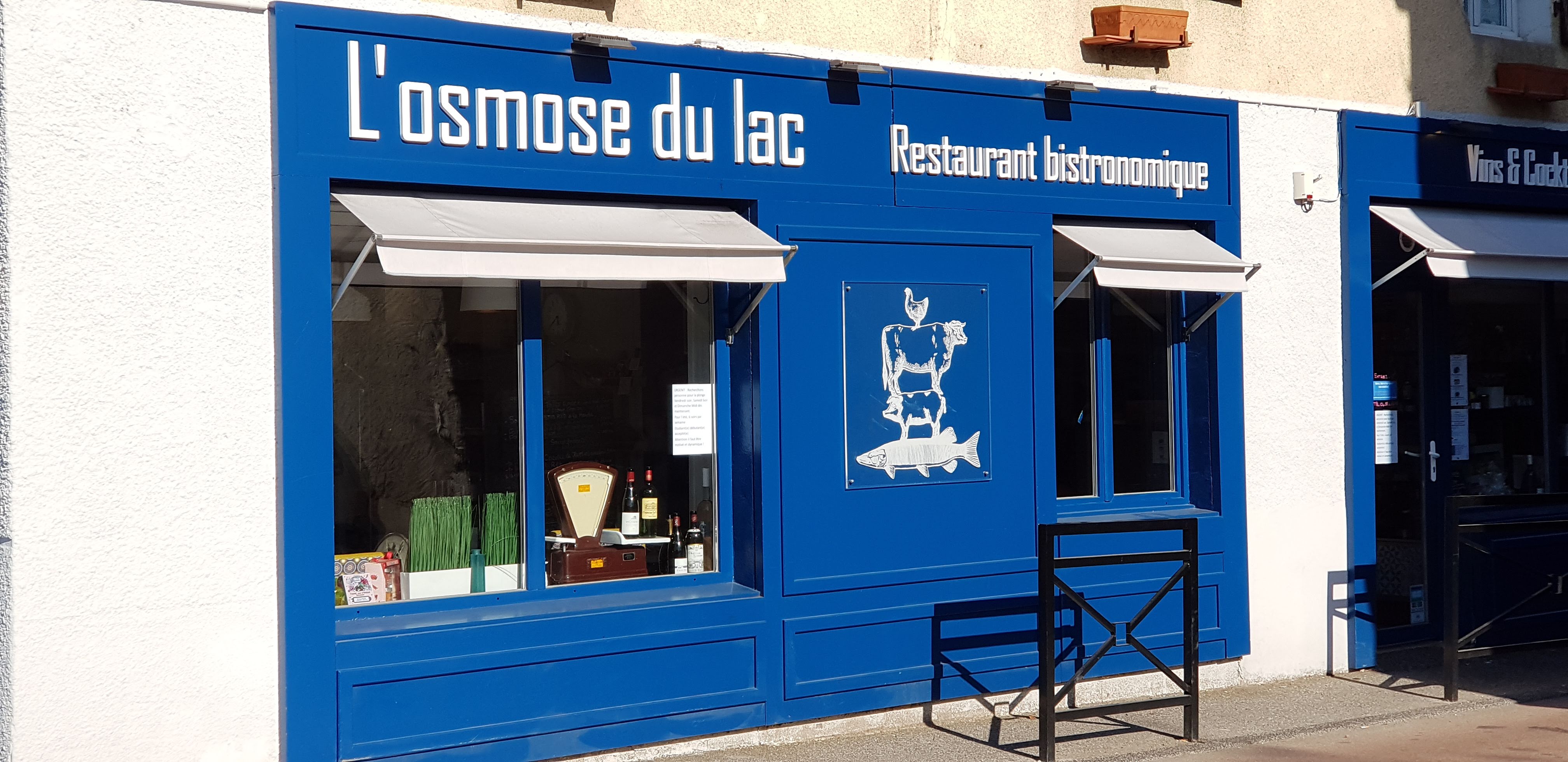 Coup de cœur assuré 	
Vente restaurant - 74 Haute-Savoie
Restaurant tradi centre village réputé à 10 minutes d'Annecy.
156m2. 40 couverts.
Clientèle locale et touristique ce qui permet une ouverture à l'année.
8 sem de congés par an.
2,5 jours de fermeture hebdomadaire.
CA en constante augmentation depuis 8 ans.
Licence IV; possibilité de développer une activité bar.
Pas de terrasse. Une salle trés lumineuse.
Loyer 2050€ HT

Mis en vente à 260 000€ avec bail neuf.

contact uniquement par mail : 
Restaurantlosmosedulac@gmail.com