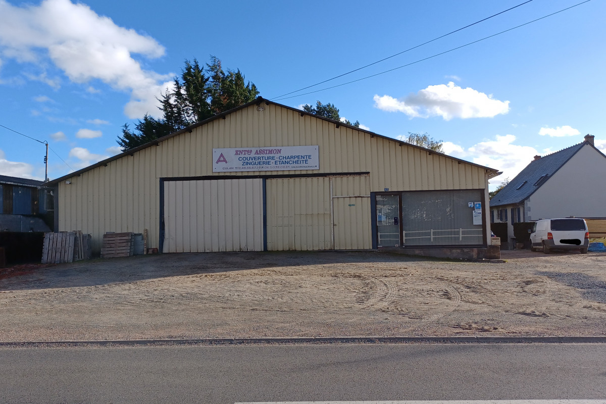 Pour cause de départ en retraite, je vends mon entreprise de couverture, zinguerie se situant à Culan (18) dans le centre Val de Loire.
Une entreprise familiale qui compte 50 ans d'existence, avec en salariés : 1 gérant, 2 salariés autonomes formés en interne et un salarié en CDD. Equipée à la hauteur de l'activité, 280 000 ? de chiffre d'affaire annuel.
Possibilité de louer ou d'acheter le bâtiment également d'une surface de 300 M2 et d'une valeur de 50 000 ?.
Possibilité d'une habitation mitoyenne à l'entreprise. Maison de 140 M2 habitable, avec 900 M2 de terrain (sans la maison).