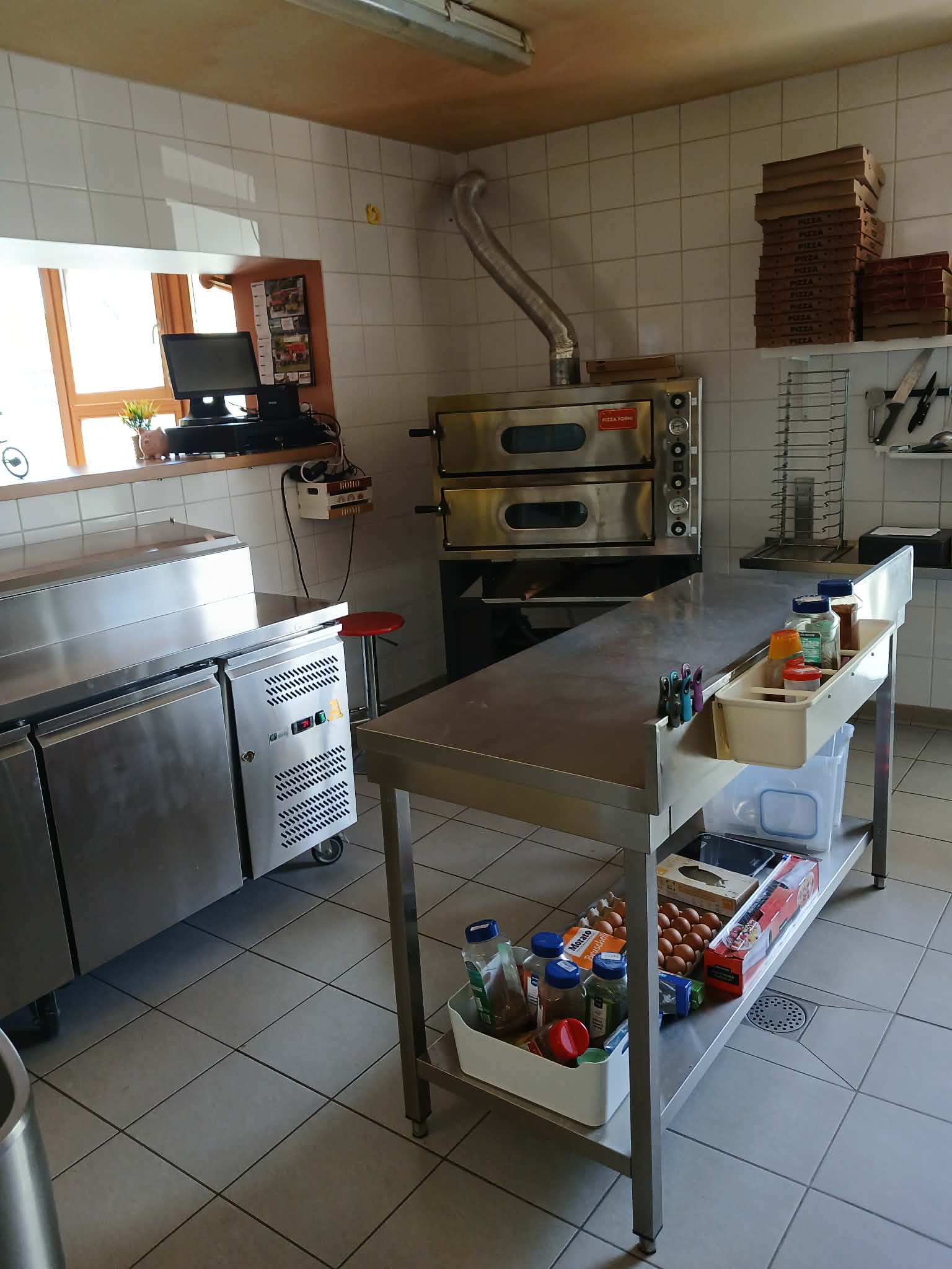 A vendre fond de commerce  pizzeria
30 places intérieur
Terrasse 30 places
Materiel moins de 3 ans
Dans village 1200 habitant 
Avec tous commerce
