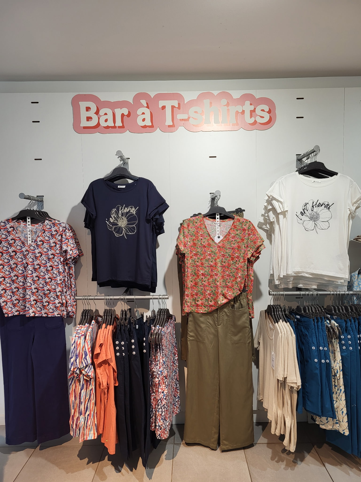 [COMMERCE A VENDRE] 📢

🧵 Et si votre prochain projet entrepreneurial prenait vie à La Souterraine ?

Une belle opportunité s’offre à vous avec la reprise d’un commerce de prêt-à-porter multimarques et fil à tricoter (Boutique Phildar), idéalement situé en plein cœur de ville.

Pourquoi ce commerce mérite votre attention ?
• Emplacement stratégique avec forte visibilité (vitrine neuve et lumineuse)
• Clientèle fidèle construite sur plusieurs années
• Flux complémentaire avec une clientèle touristique estivale
• Magasin en excellent état, fonctionnel et prêt à travailler immédiatement
• Surface confortable : 80 m² de vente + 20 m² de réserve
• Stationnement à proximité

📊 Des bases solides pour entreprendre :
• Chiffre d’affaires : 110 000 € HT (2025)
• Prix du fonds : 20 000 €
• Stock en sus (estimé entre 40 000 € et 60 000 €)
• Loyer annuel attractif : 7 200 €

Que vous soyez commerçant expérimenté ou porteur de projet en reconversion, cette boutique représente une opportunité accessible pour entreprendre avec un risque maîtrisé, dans une ville dynamique à taille humaine.

📍 La Ville de La Souterraine, c’est aussi un cadre de vie agréable, une vie locale active et un environnement propice au développement de votre activité.

📞 Informations et contact :
Muriel PERUCAUD : 06.82.93.46.75
