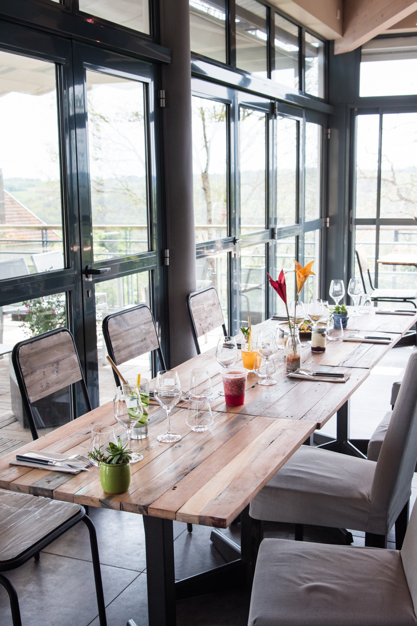 Vendons notre fonds de commerce
Location des mûrs 1850 HT/mois
Salle de restaurant 100m2, cuisine 100m2, terrasse 110m2