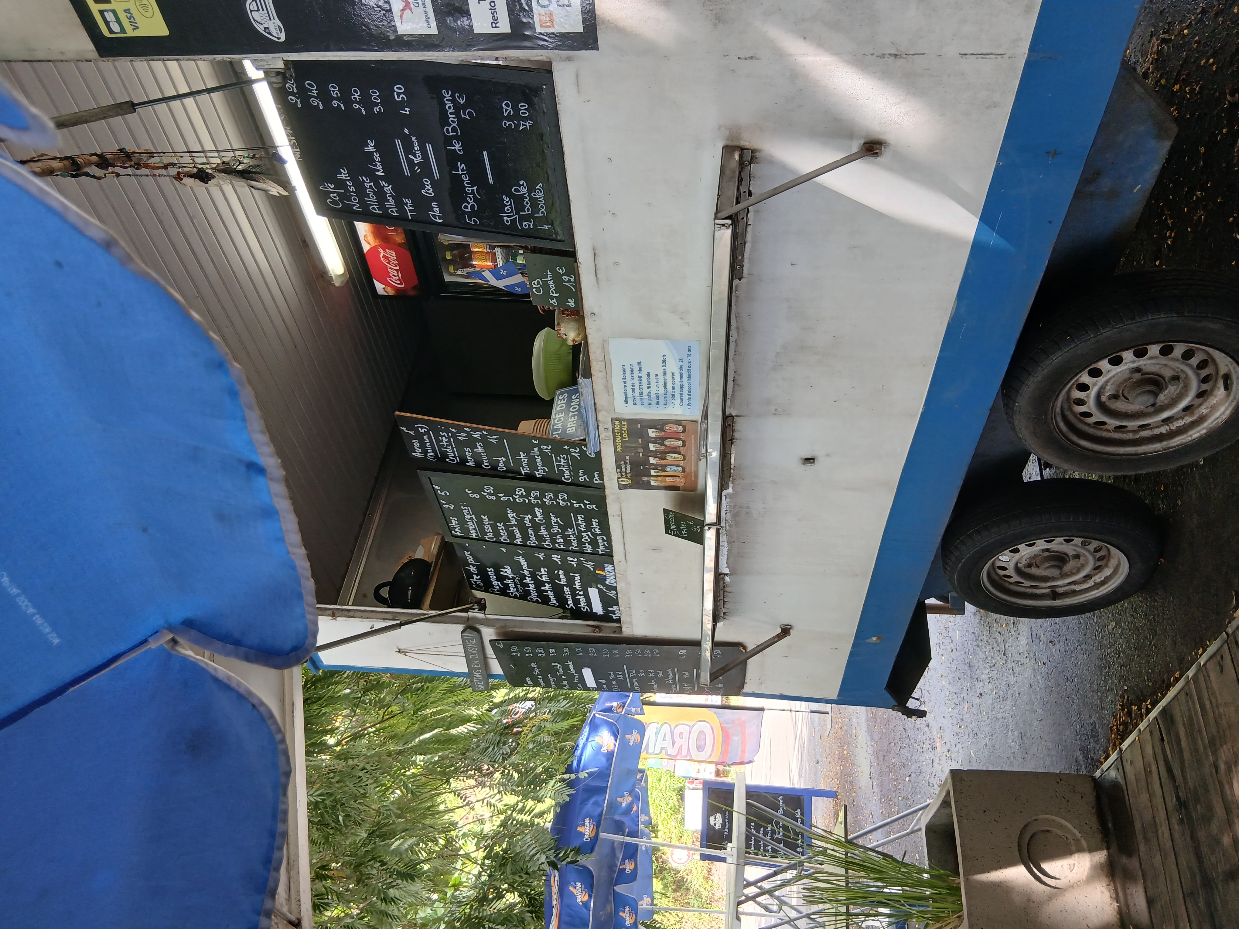 A vendre cellule snack, terrasse bois face à la mer des Caraïbes 
Affaire clé en main. Faible loyer.
Clientèle locale, européenne, croisiériste.
Clientèle fidèle et fidelisée.