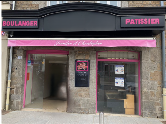 ### **Location-Gérance – Boulangerie-Pâtisserie à Saint-Sever (Noues de Sienne, Calvados)**

La **commune de Noues de Sienne**, en partenariat avec la **Foncière de Normandie**, propose une **opportunité unique d’installation en boulangerie-pâtisserie**, quasiment clé en main.

👉 **Un projet ambitieux et soutenu par la collectivité :**

* Un local entièrement réhabilité en cœur de bourg, sur un emplacement central et très passant (axe Vire – Villedieu, route de la mer).
* La collectivité investit dans du **matériel neuf et moderne** :

  * Four à soles avec hotte extracteur et élévateur intégré
  * Grille inox 600x800
  * Pétrin à spirale
  * Diviseuse
  * Armoire de fermentation (pousse lente à bacs + fermentation contrôlée)

👉 **Un territoire attractif et porteur :**

* Commune de **5 000 habitants**, historiquement dotée de deux boulangeries.
* Étude de marché réalisée par la CMA confirmant le potentiel.
* Bourg dynamique et en pleine croissance commerciale : label **“Village de caractère”**, aménagements récents des abords de l’abbatiale et du centre-bourg, forte vitalité grâce à une association de commerçants.
* **Difficulté de trouver des locaux commerciaux disponibles, signe d’un marché dynamique.
* Mise en valeur du territoire à travers la web-série **“Bien à Saint-Sever”**.

👉 **Un accompagnement sur mesure :**

* Suivi et appui par **Mme Sandrine Nonclercq**, manager de commerce de l’intercommunalité Vire au Noireau.
* Étude et mobilisation des aides financières possibles (prêt d’honneur, subventions de la Région Normandie, ).

👉 **Un potentiel économique solide :**

* **Chiffre d’affaires estimé et déjà réalisé : 250 000 €**.

🌿 Entre **terre, mer et forêt**, Saint-Sever offre un cadre de vie exceptionnel, idéal pour un projet de vie et d’entreprise.

📩 **Vous souhaitez relever ce défi et rejoindre une aventure humaine et entrepreneuriale ? Contactez-nous pour étudier ensemble votre installation.**
👉 IMMERSION VIRTUEL DE LA COMMUNE:

Bien vivre à Noues de Sienne
https://www.facebook.com/share/v/16xjrUcbPn/

Vidéo des awards du commerce de proximité
https://www.facebook.com/share/v/1CptzaoBBx/

Olympiades
https://www.facebook.com/share/v/1B3H9mEx39/
