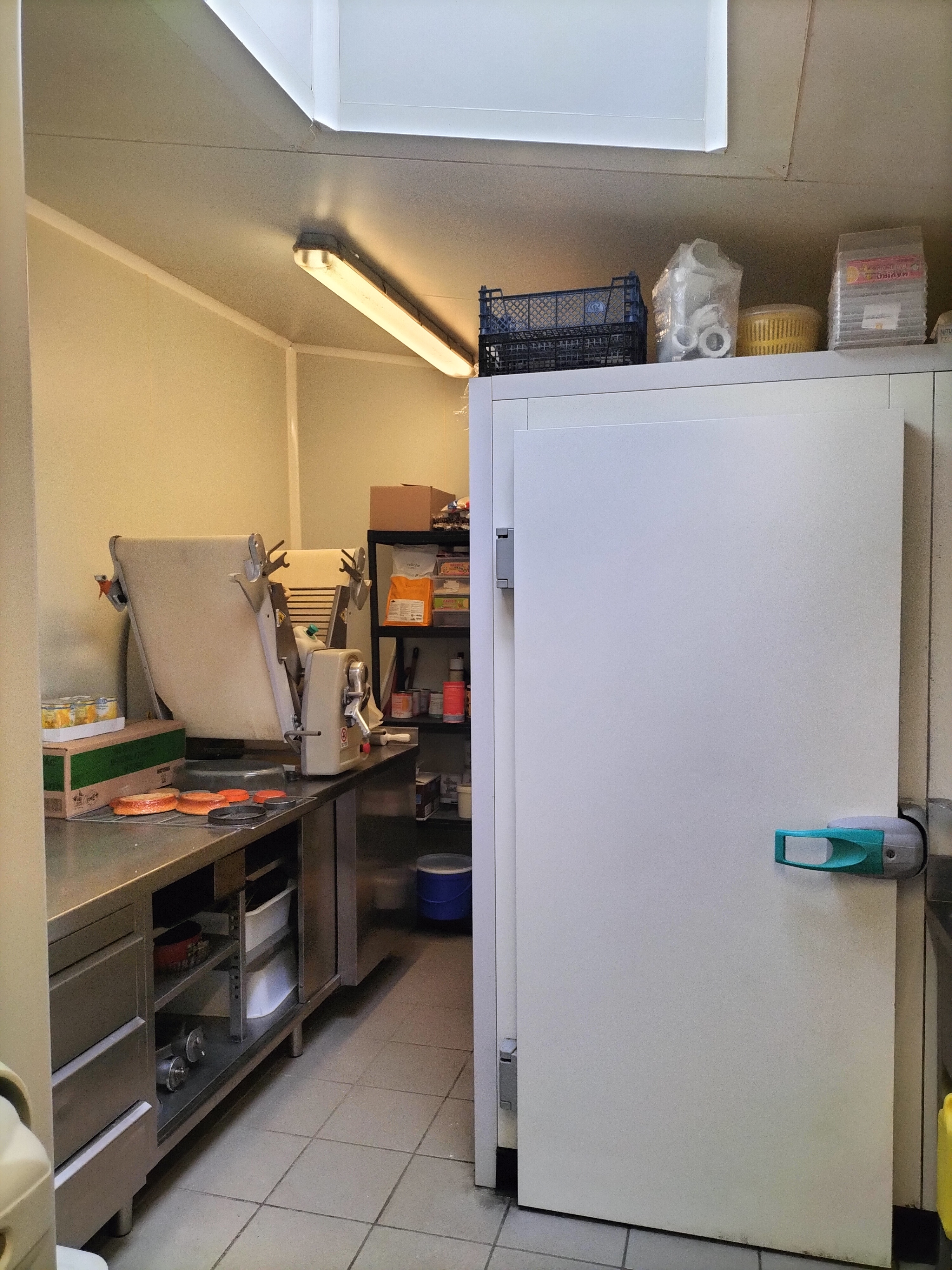 À céder fonds de commerce de pâtisserie - boulangerie situé à Préfailles (44) dans une station balnéaire familiale à 300m de la mer, en plein centre bourg.
Très bonne occasion pour première activité, affaire à développer.
Ouvert à négociation.
Contactez-moi pour plus d'informations.