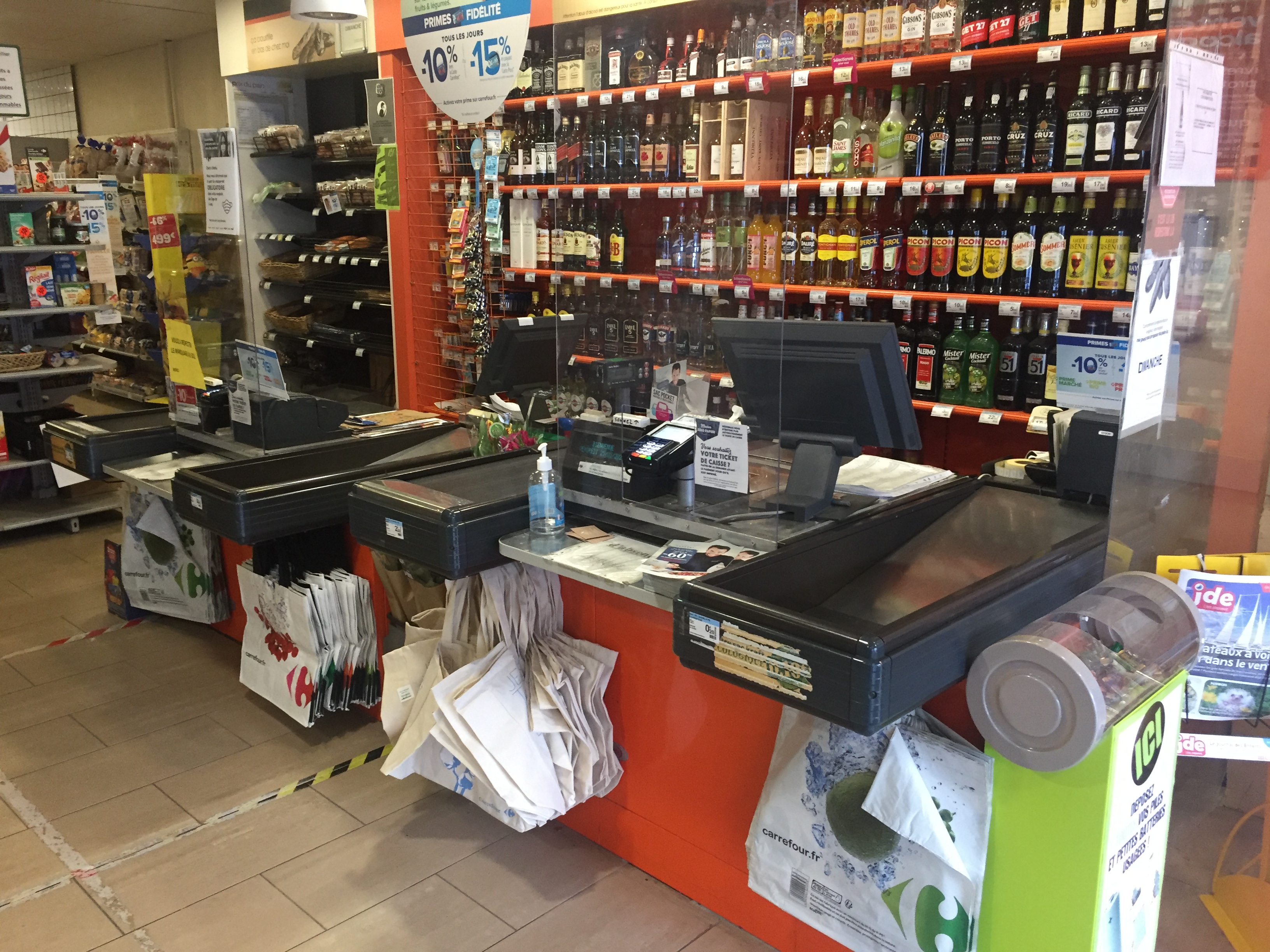 SUPERETTE d'alimentation générale de proximité
OPPORTUNITE A SAISIR

superficie magasin 230 m2 + réserve
située au coeur d'un village lorrain dynamique à proximité immédiate des écoles, cette supérette d'alimentation générale bénéficie d'un emplacement idéal et d'une clientèle fidèle.

Activités proposées :
alimentation générale, presse, gaz, photocopie, cartes téléphoniques, ainsi qu'un
point chaud, poulet rôti, offrant de multiples sources de chiffre d'affaire.

Suite à une réévaluation du projet de cession, le prix de vente a été ajusté à
75000€. Les travaux de mise en conformité électrique et incendie à prévoir seront pris en charge par le propriétaire des murs. Un bail avec option d'achat du local commercial sera proposé afin de sécuriser cet engagement financier.

Ce commerce représente une belle opportunité pour un couple ou un repreneur 
souhaitant s'investir dans un commerce de proximité avec un fort potentiel de 
développement.