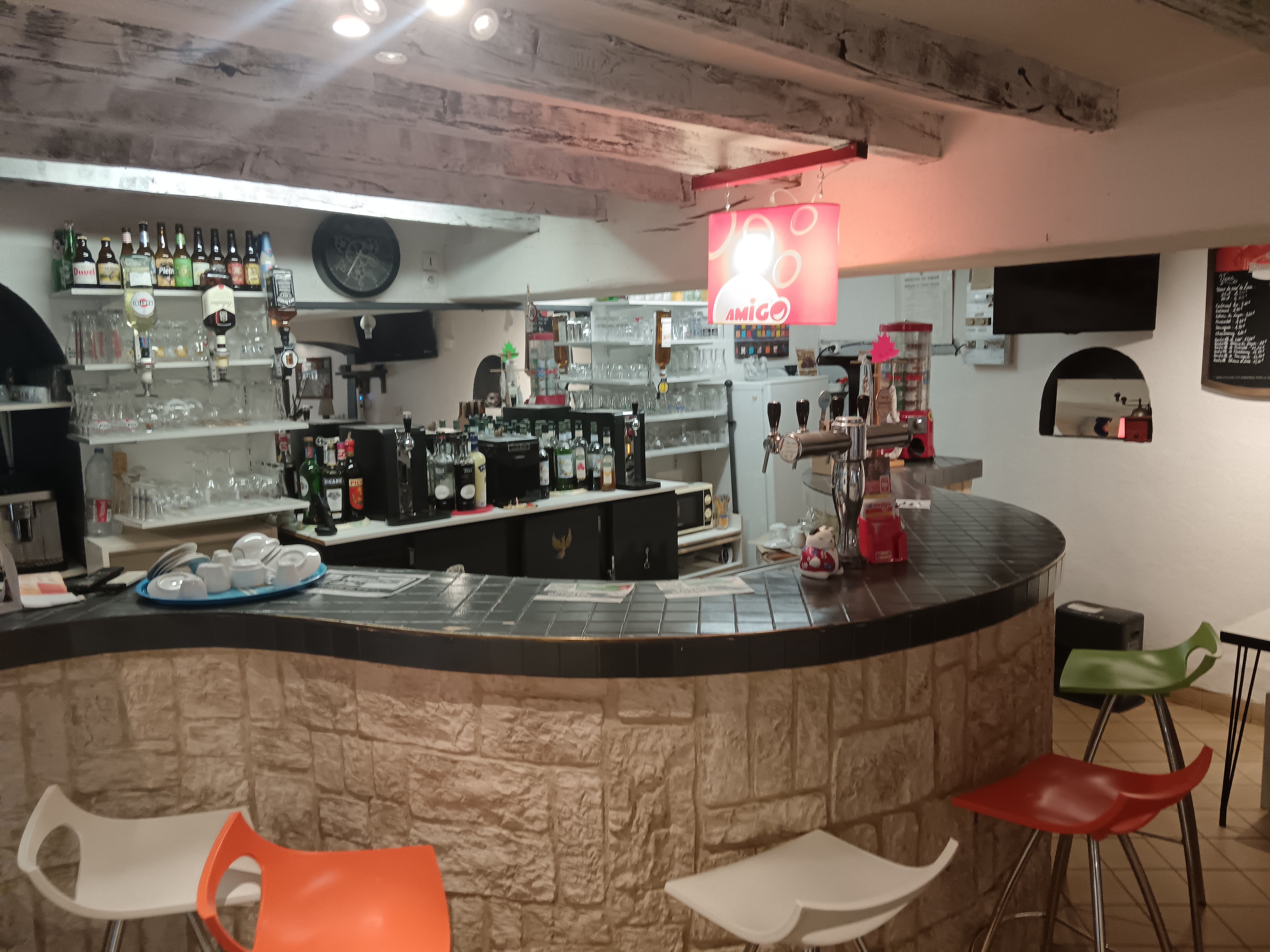 Vente café tabac presse jeux loto paris sportifs, avec terrasse, situé près de la loire entre Angers et Nantes, dans un village de 1800 habitants. Idéal personne seule ou à deux si snacking. Bon bilan, me contacter pour plus amples renseignements.
Mireille Jousse